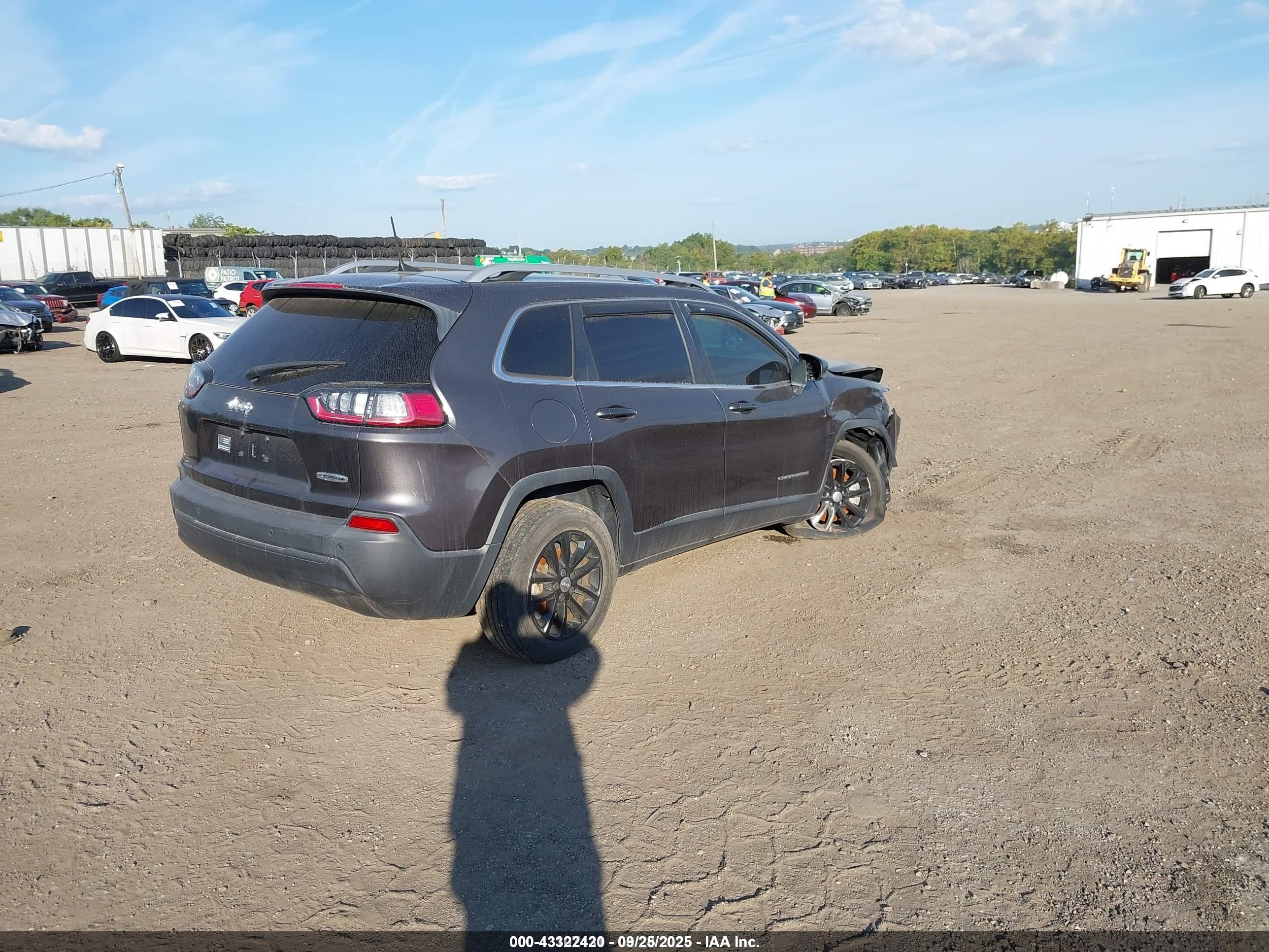 JEEP CHEROKEE image 4