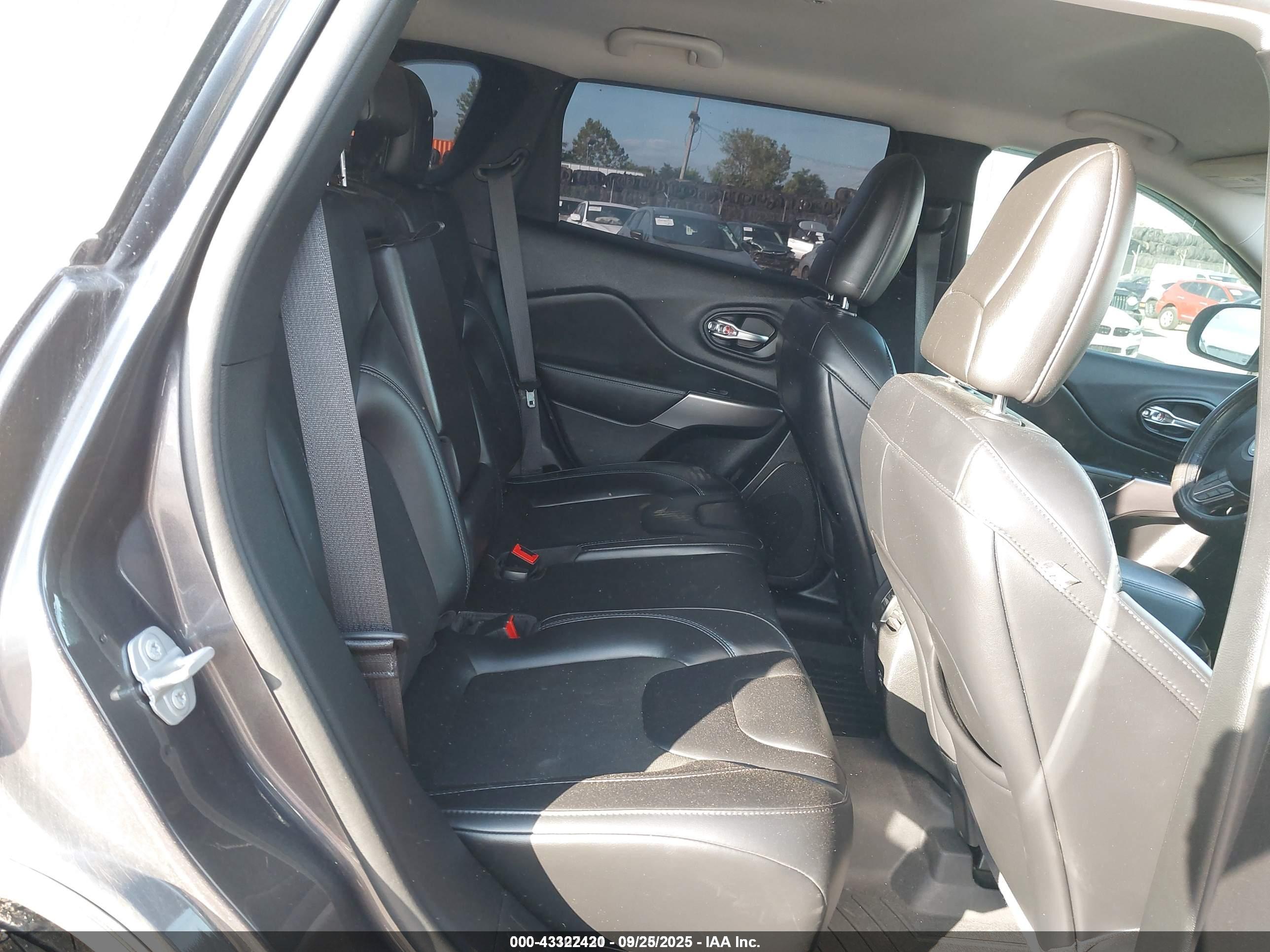 JEEP CHEROKEE image 8