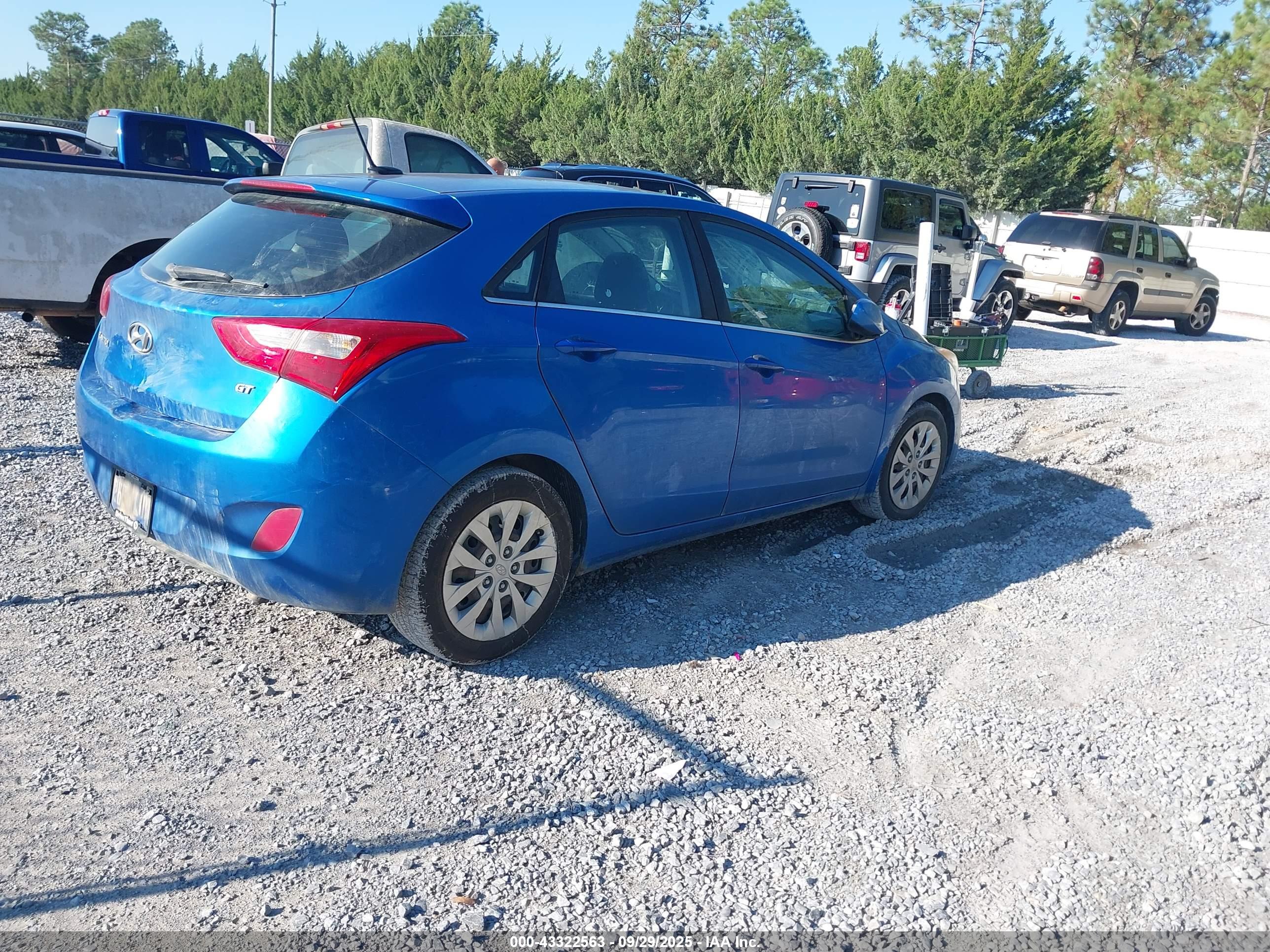 HYUNDAI ELANTRA image 4