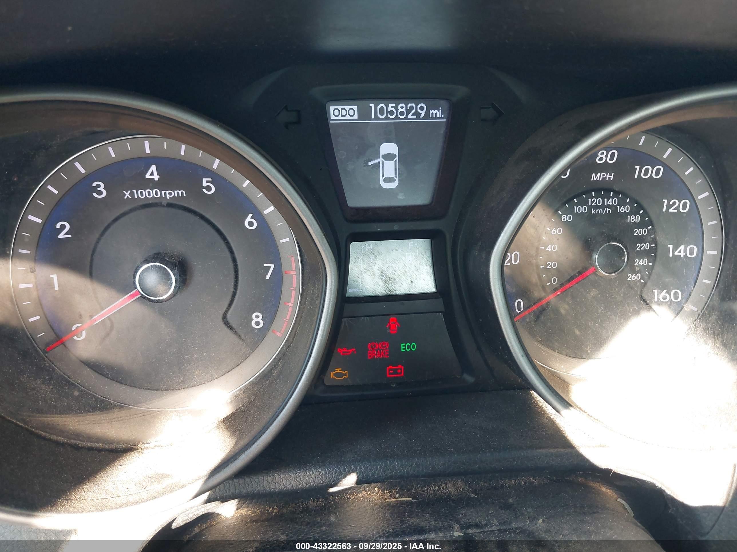 HYUNDAI ELANTRA image 7