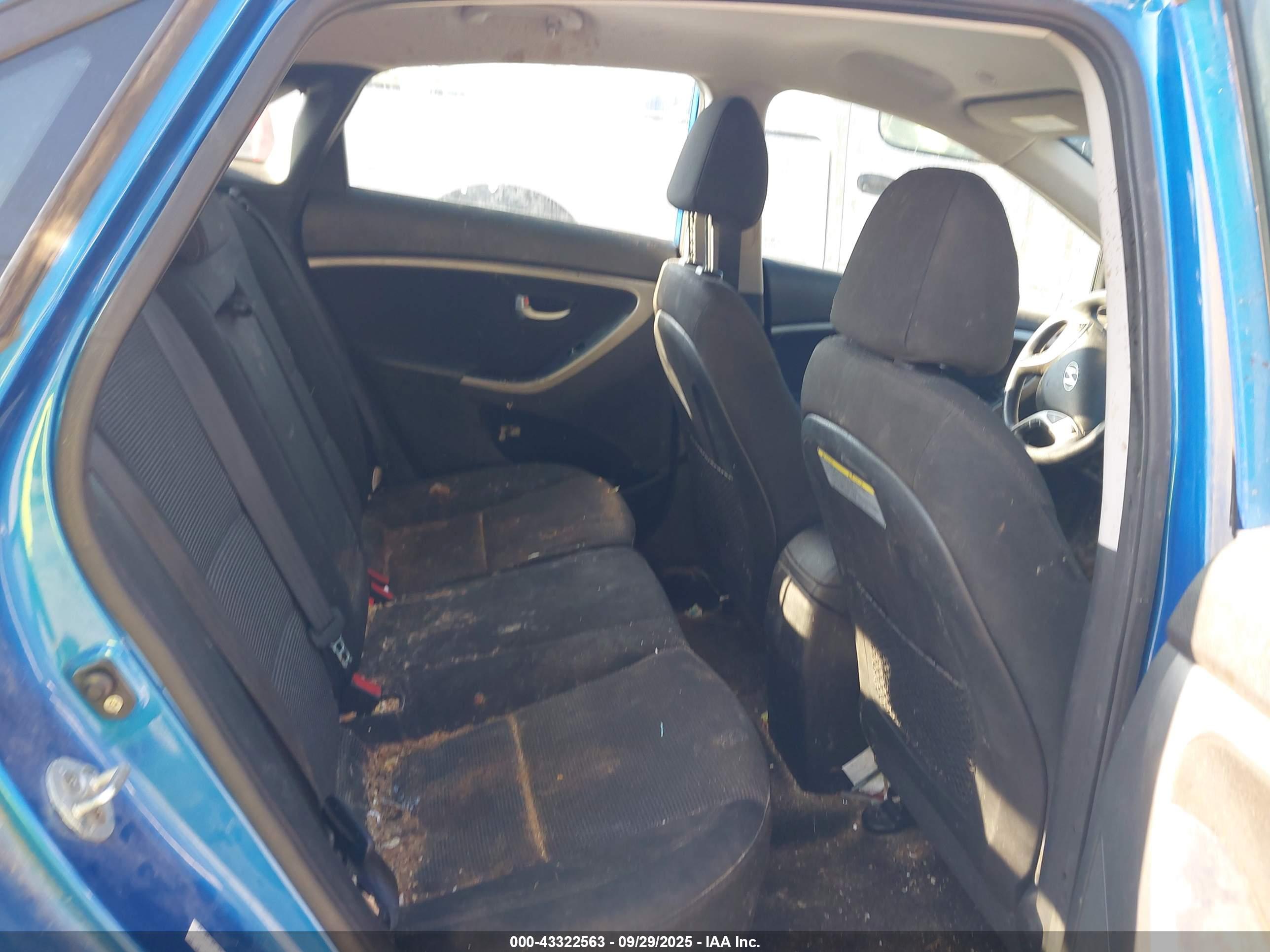 HYUNDAI ELANTRA image 8