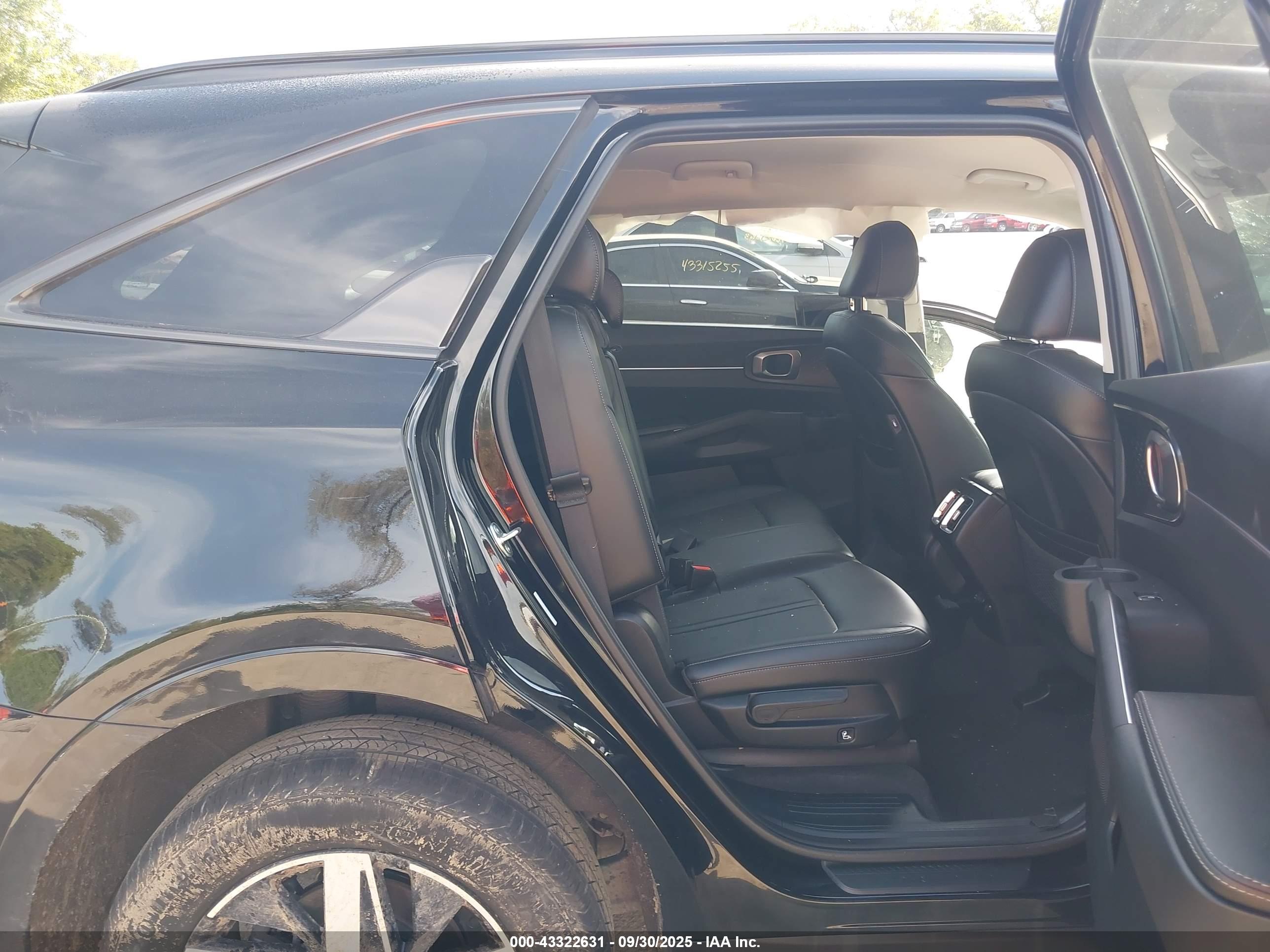 KIA SORENTO image 8