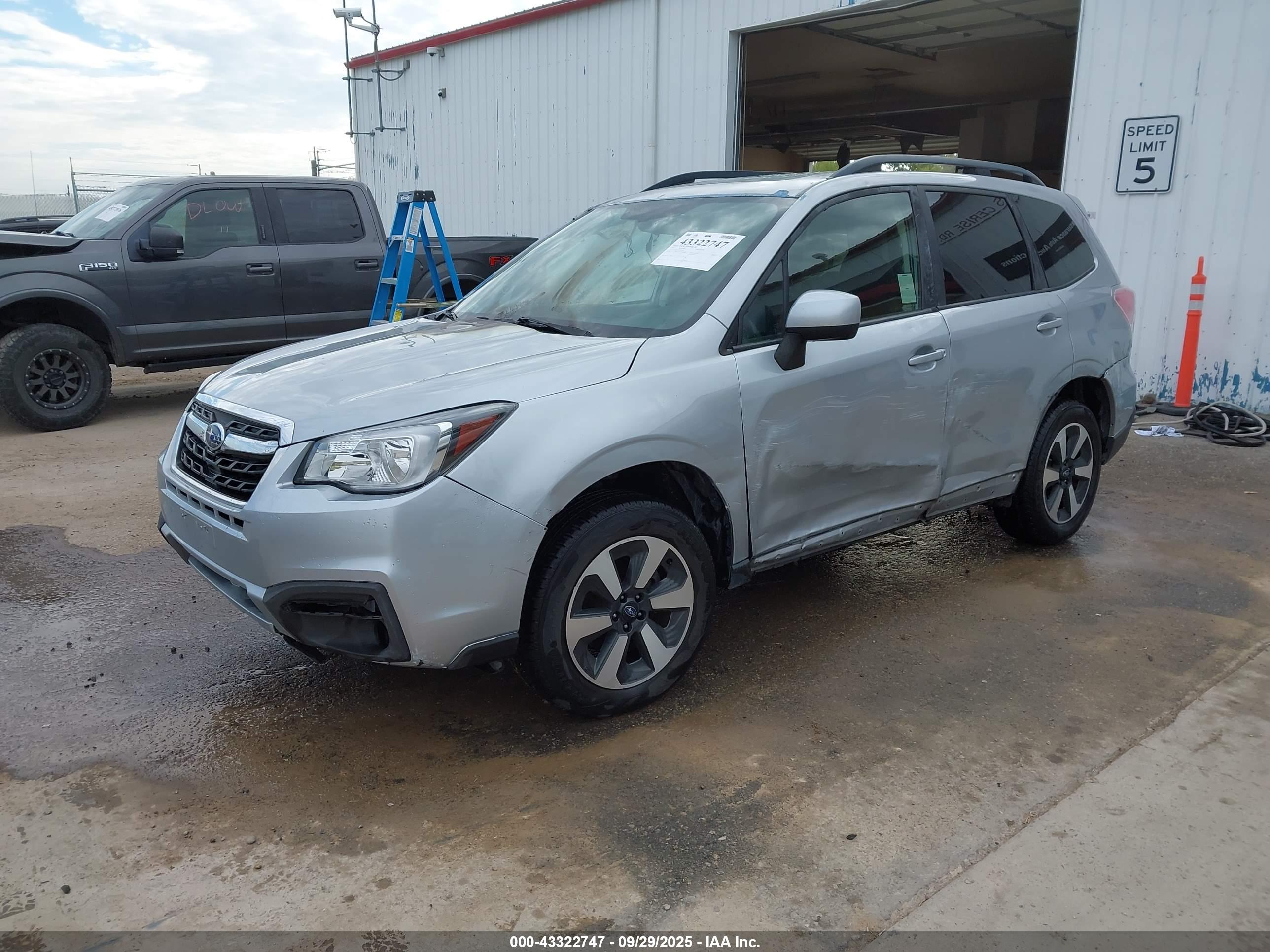 SUBARU FORESTER image 2