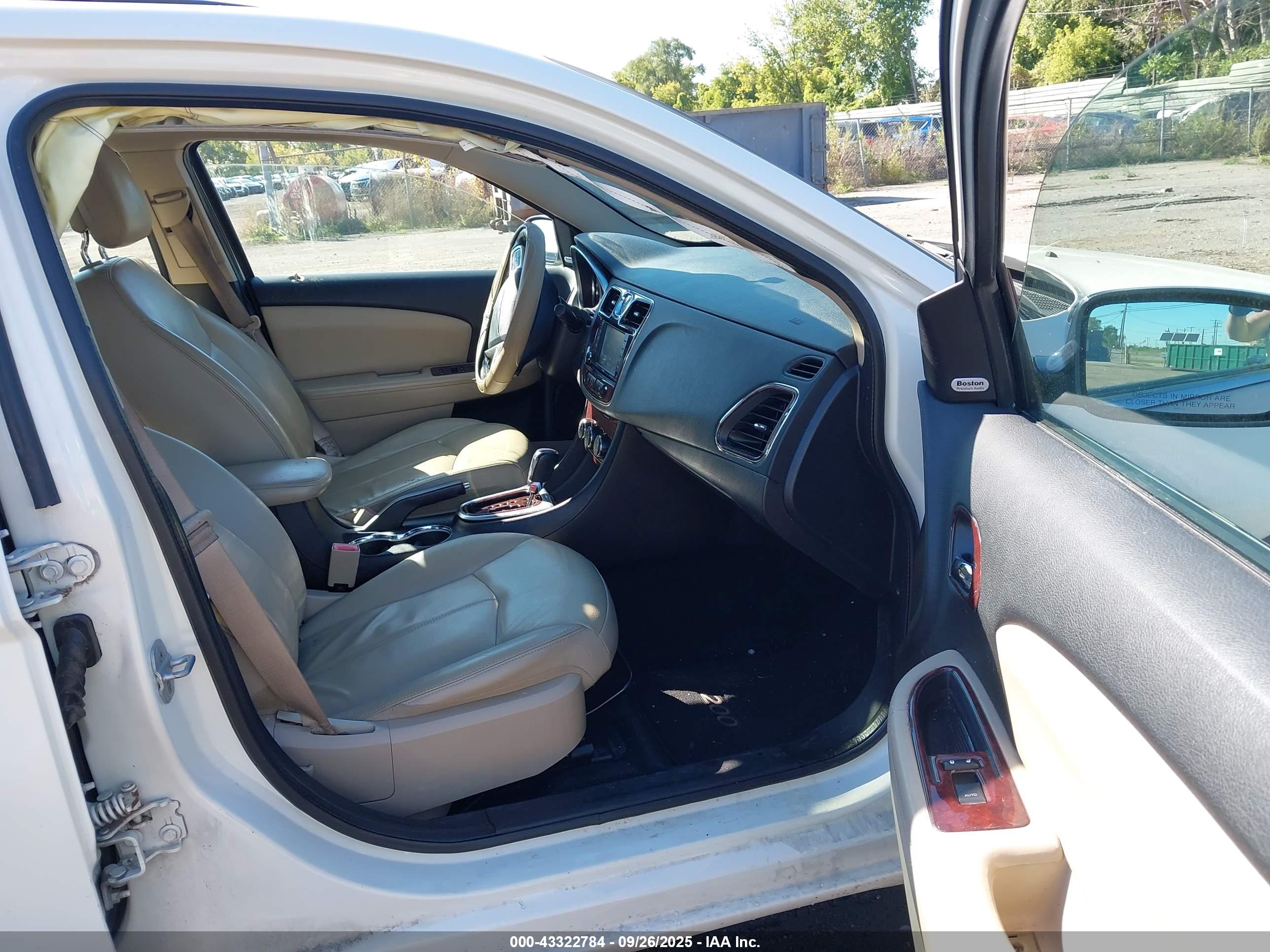 CHRYSLER 200 image 5