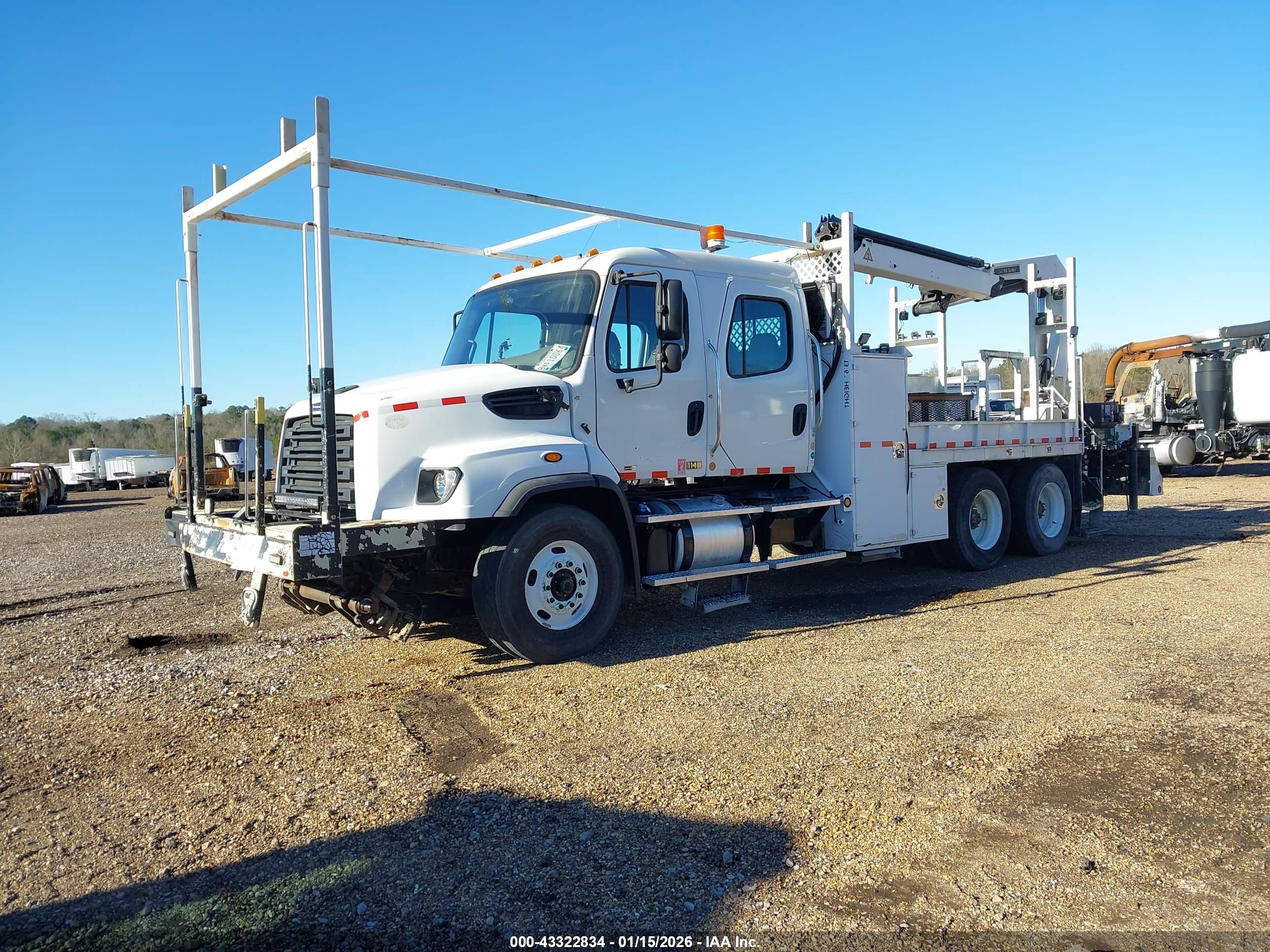 FREIGHTLINER 114SD image 2