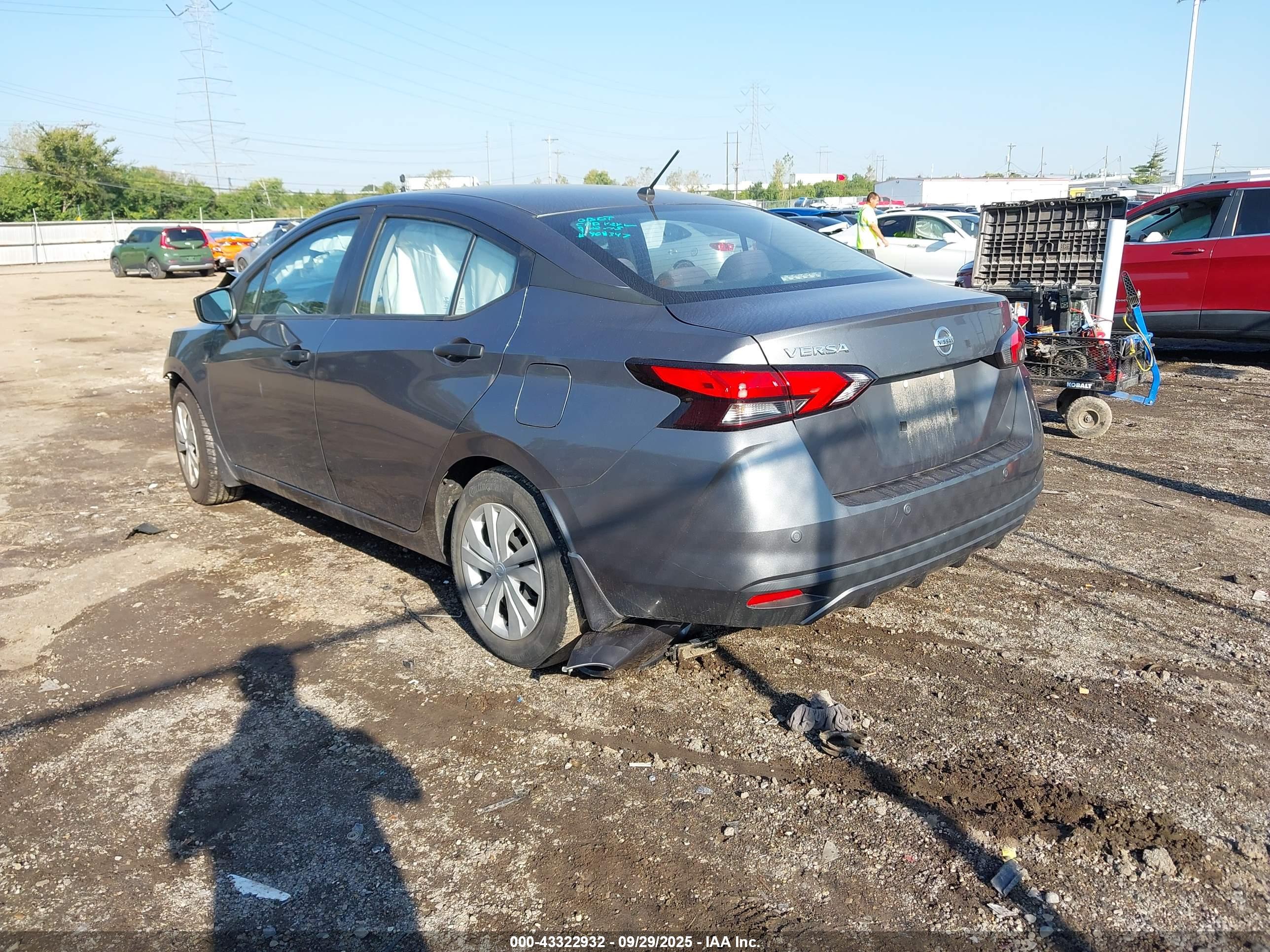 NISSAN VERSA image 3