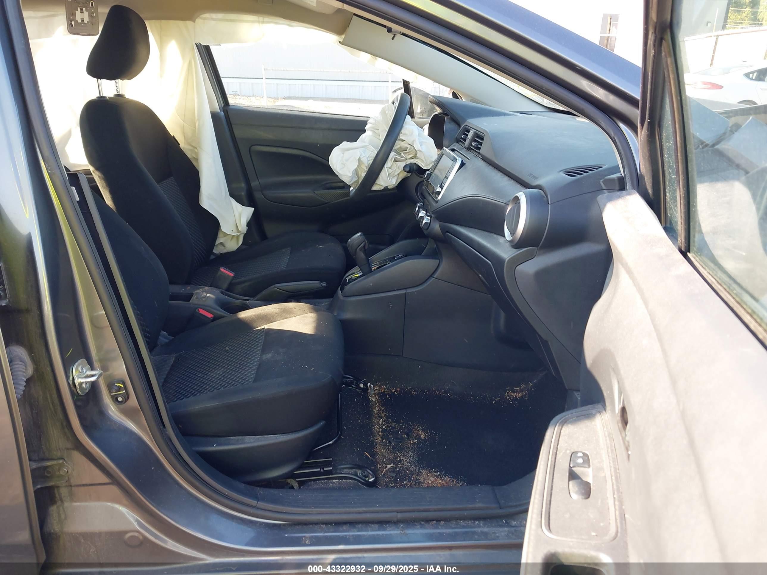 NISSAN VERSA image 5