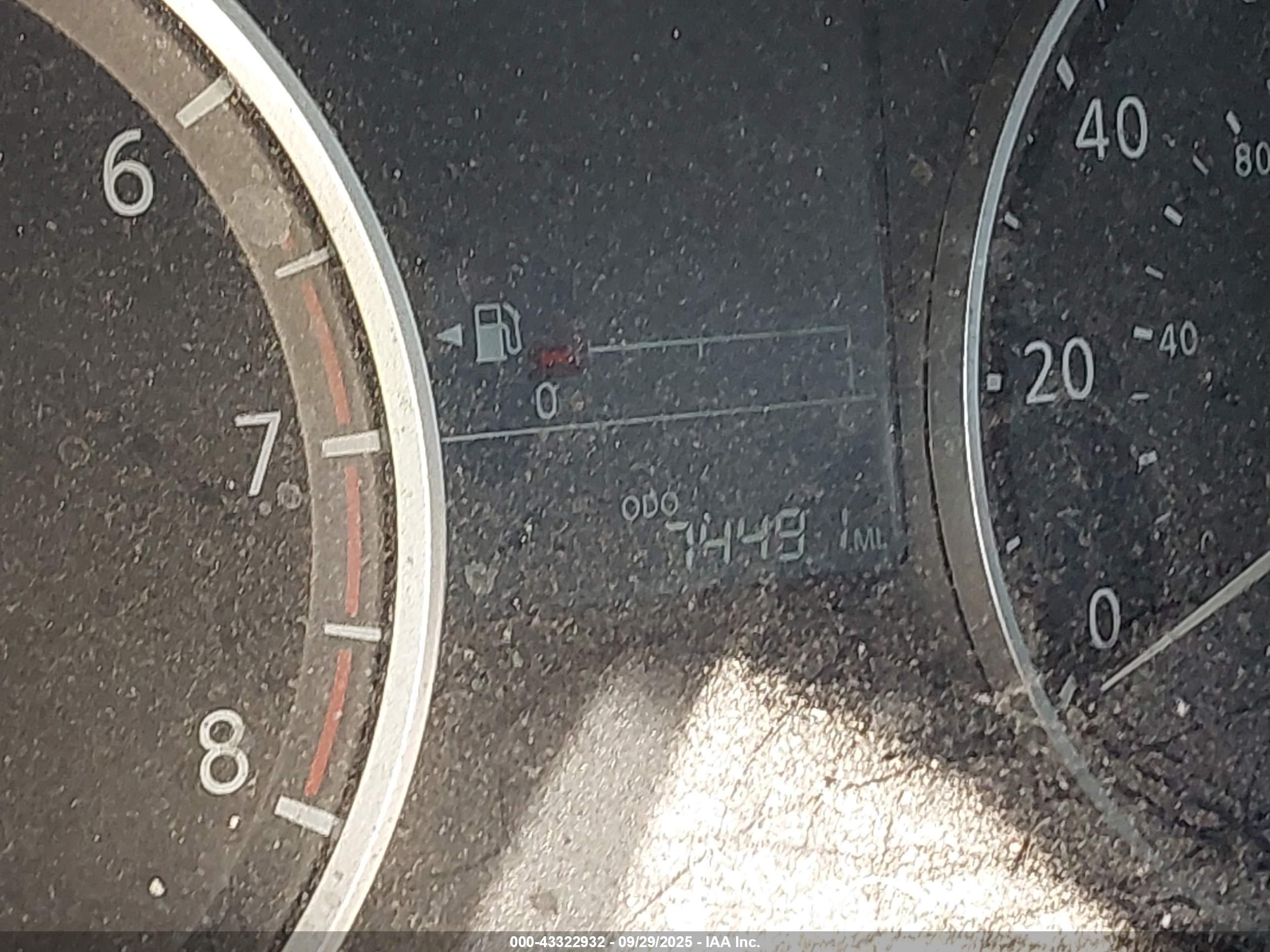 NISSAN VERSA image 7