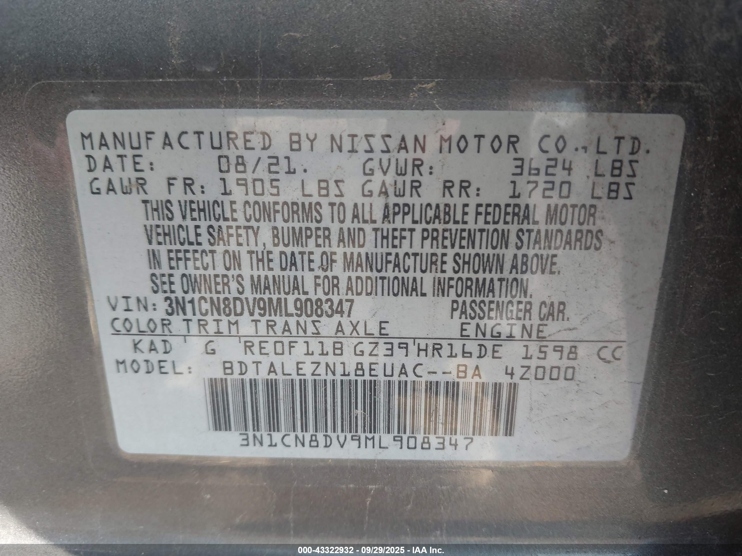 NISSAN VERSA image 9