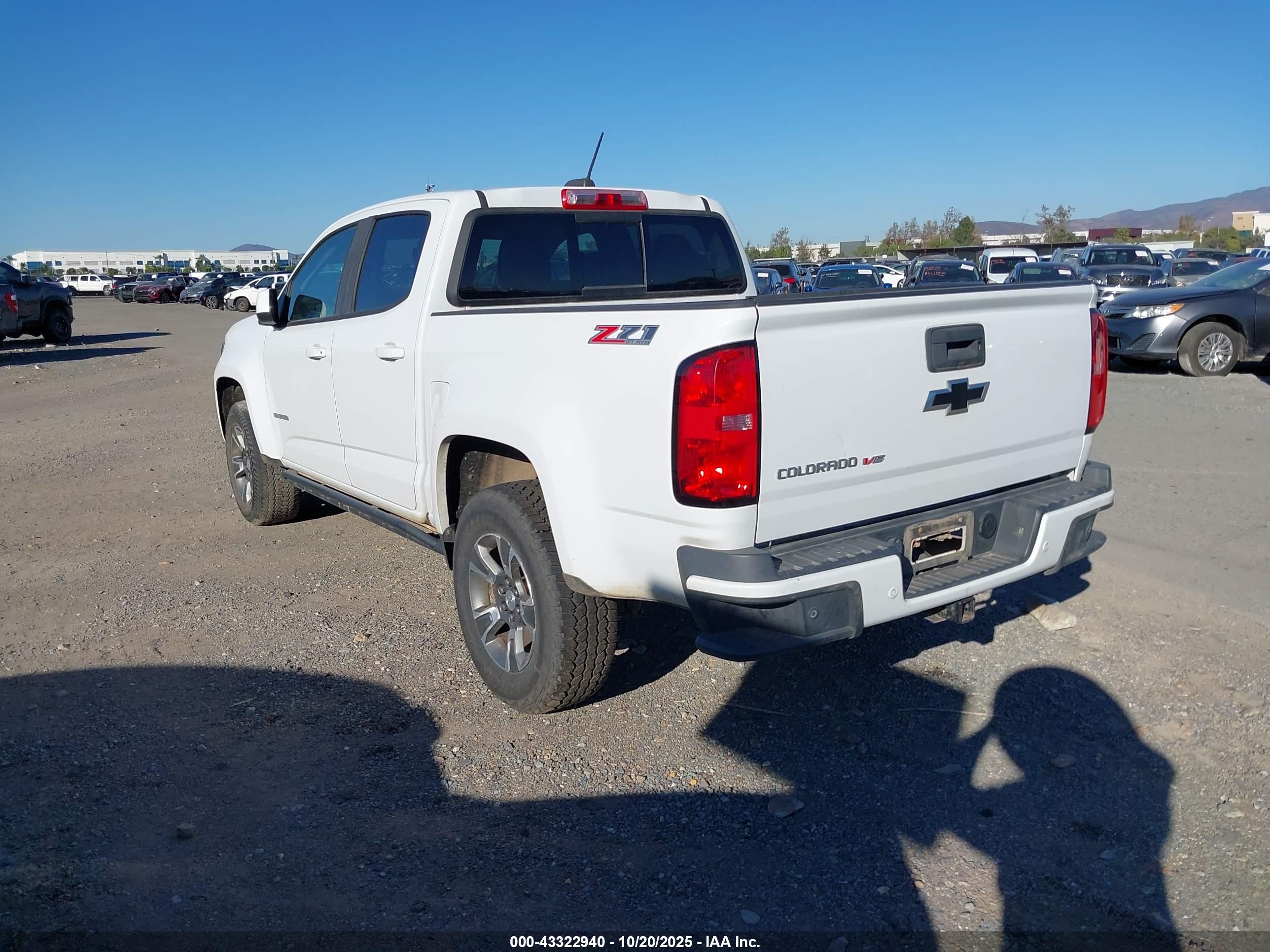 CHEVROLET COLORADO image 3