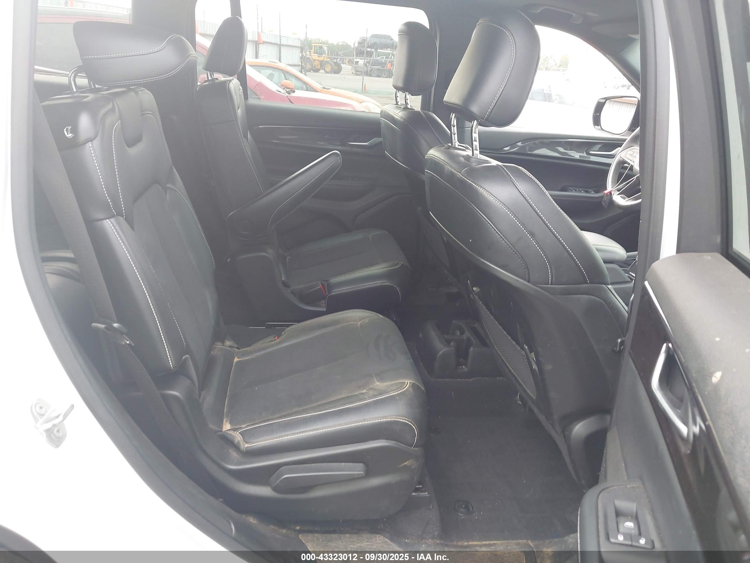 JEEP GRAND image 8