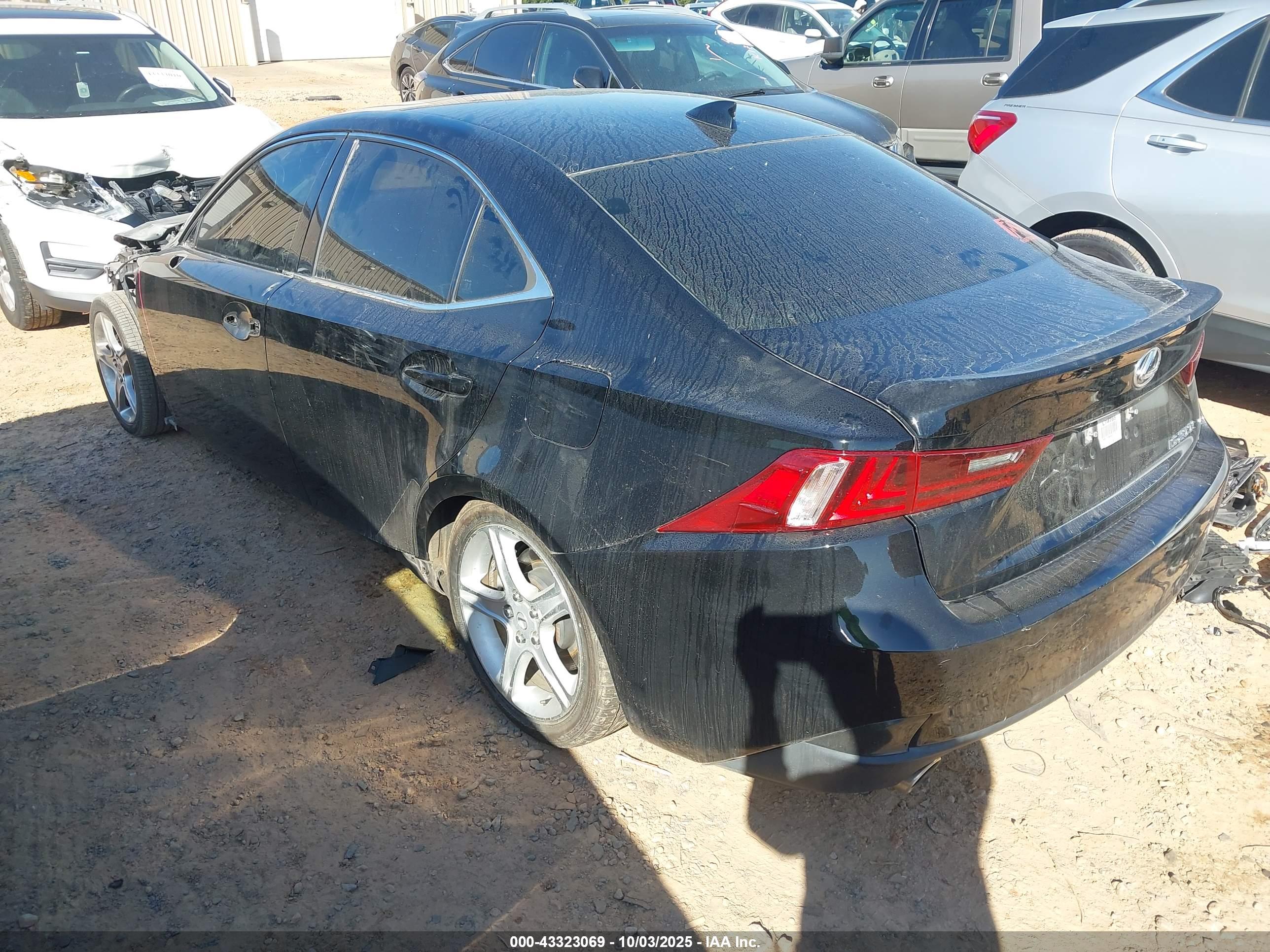 LEXUS IS image 3