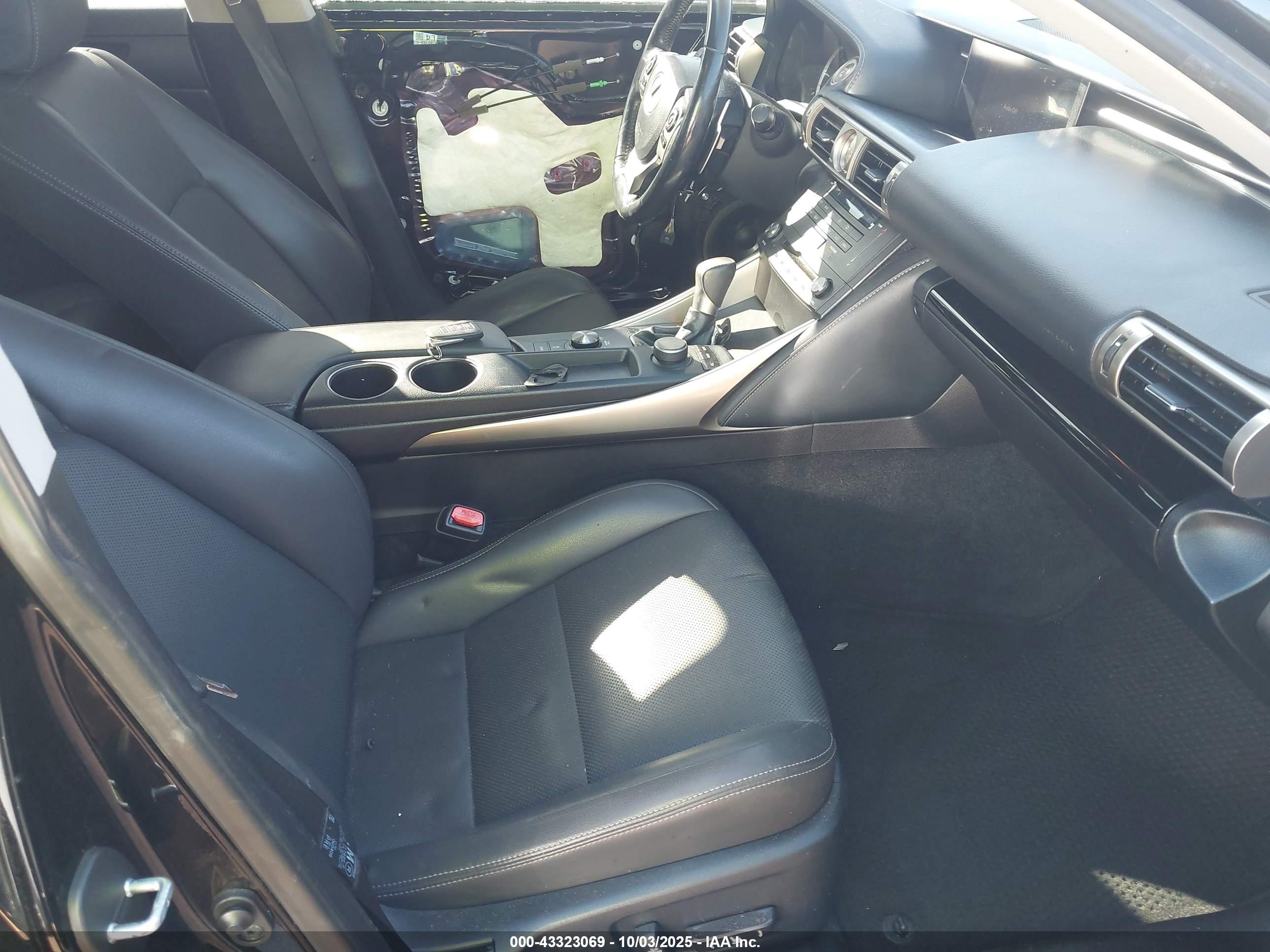 LEXUS IS image 5