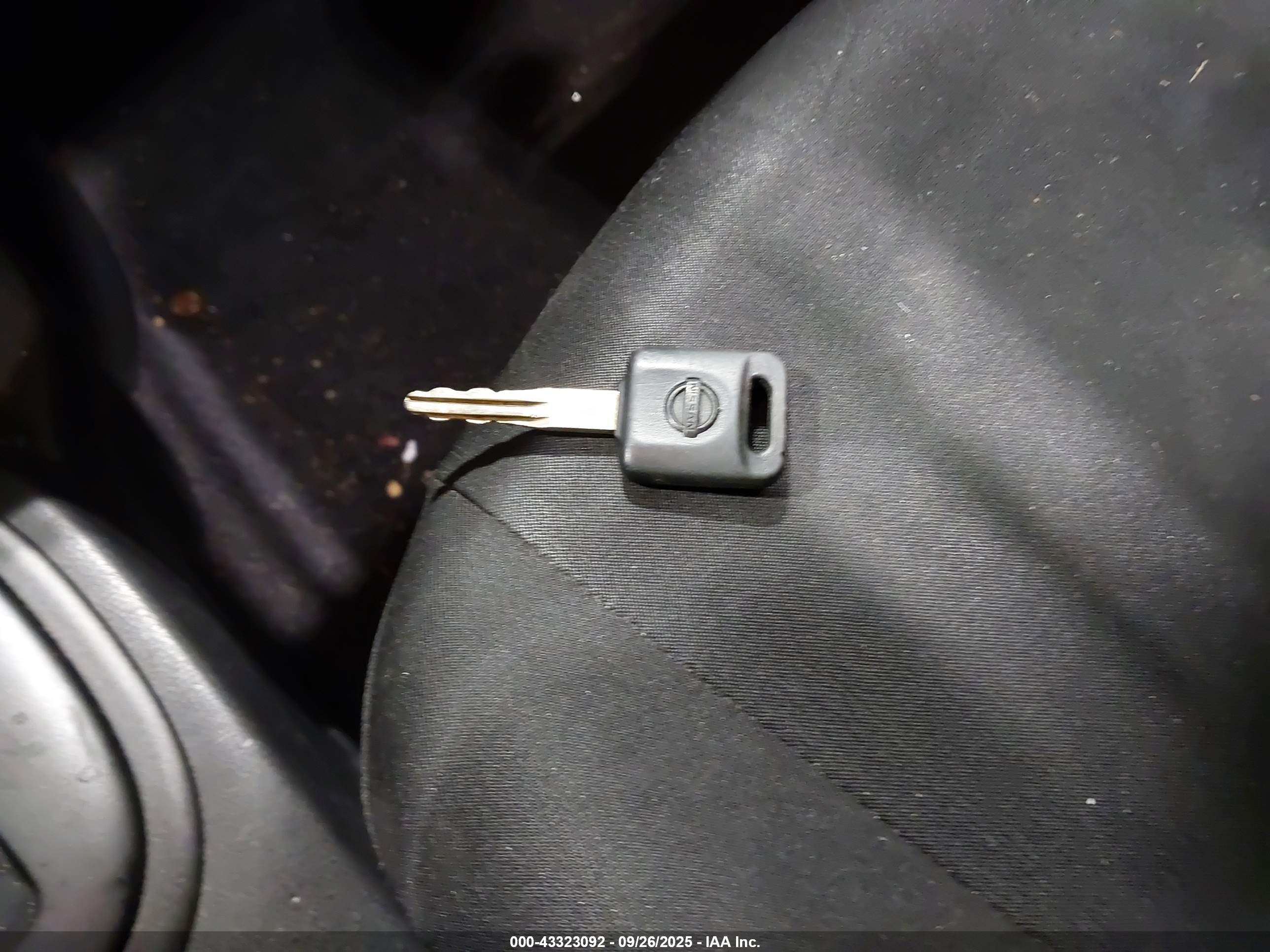 NISSAN VERSA image 11