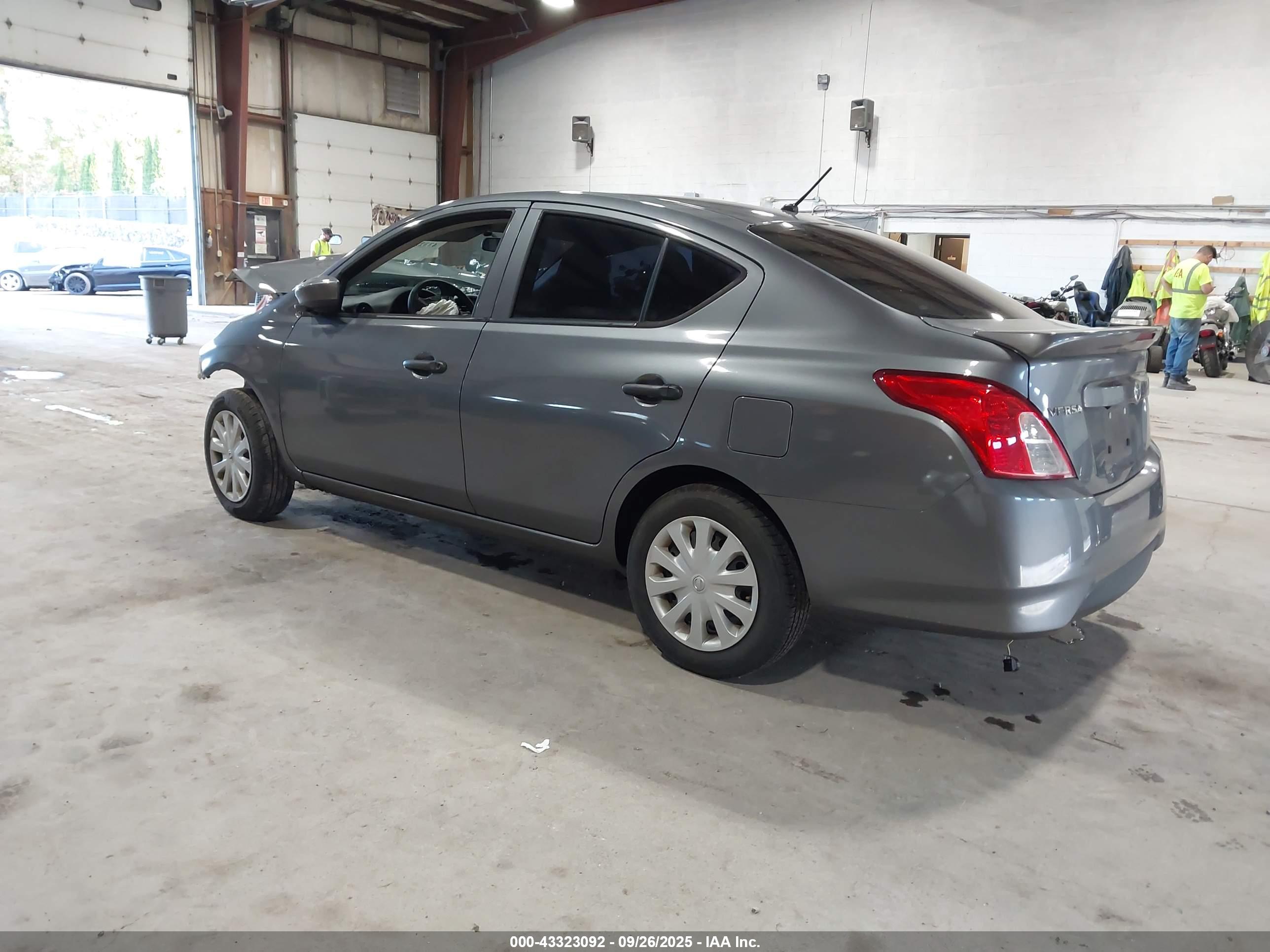 NISSAN VERSA image 3