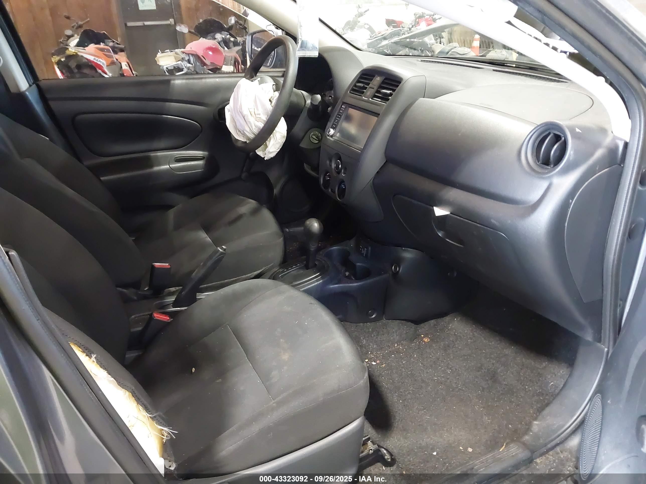 NISSAN VERSA image 5