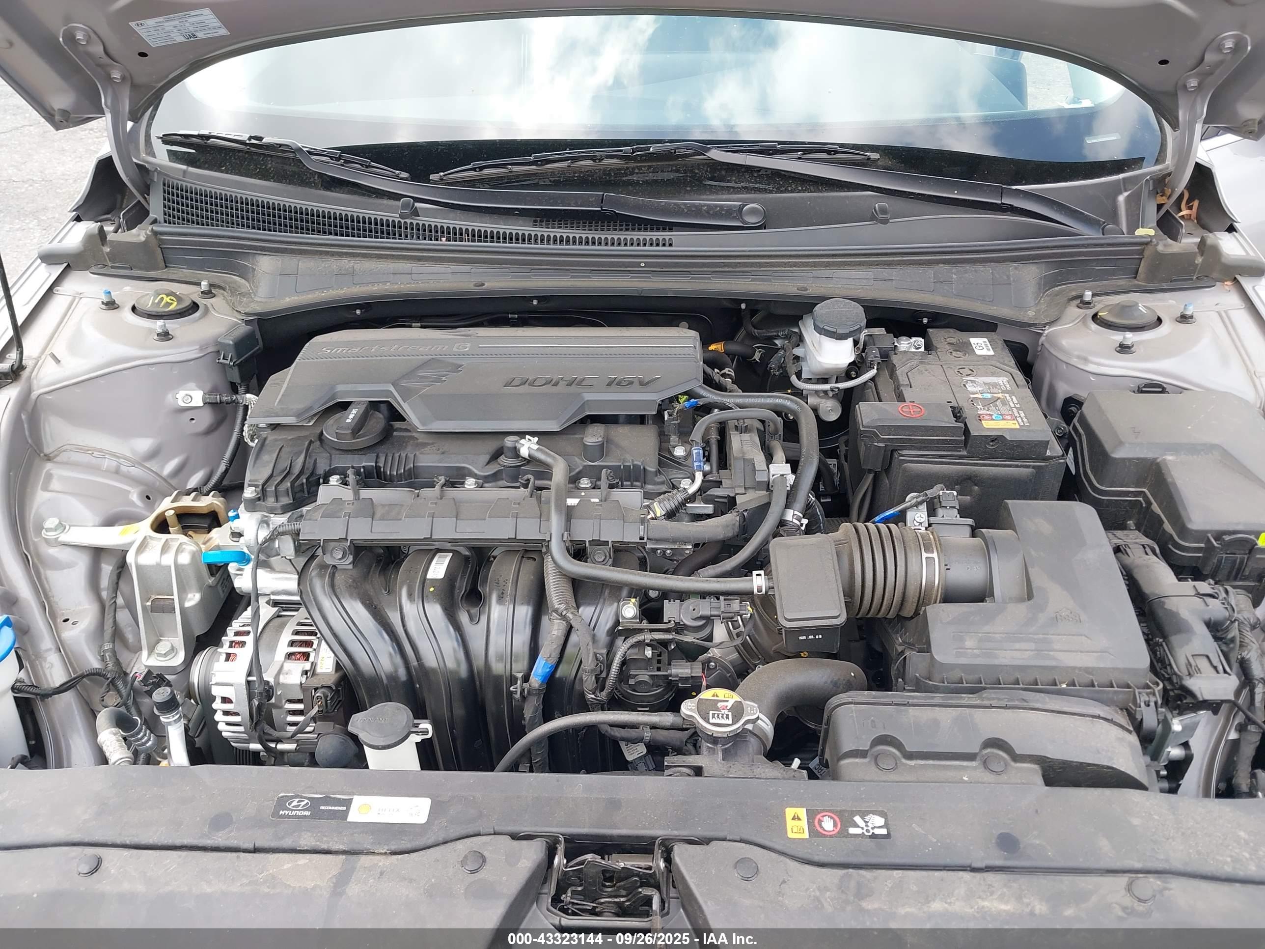 HYUNDAI ELANTRA image 10