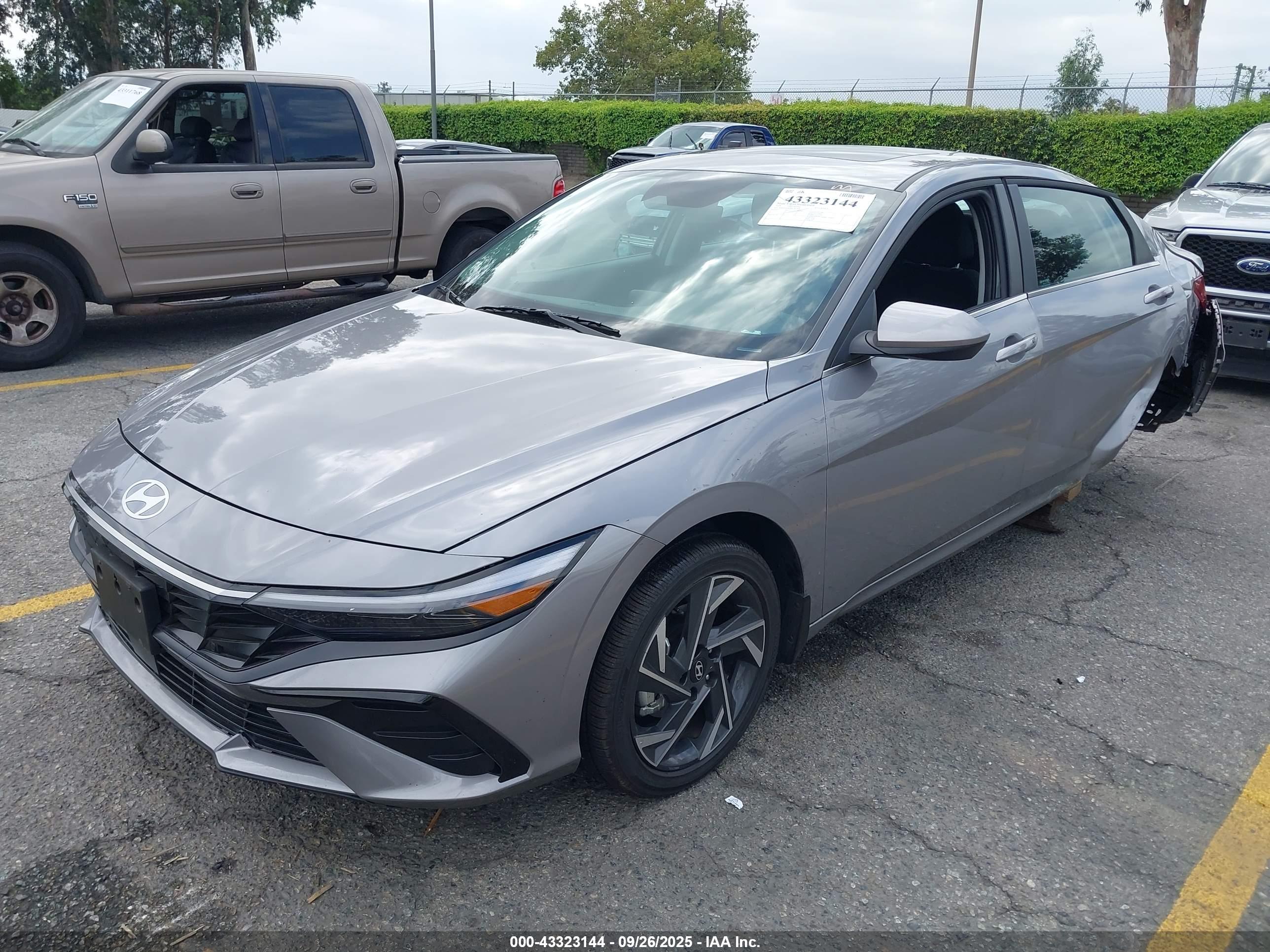 HYUNDAI ELANTRA image 2