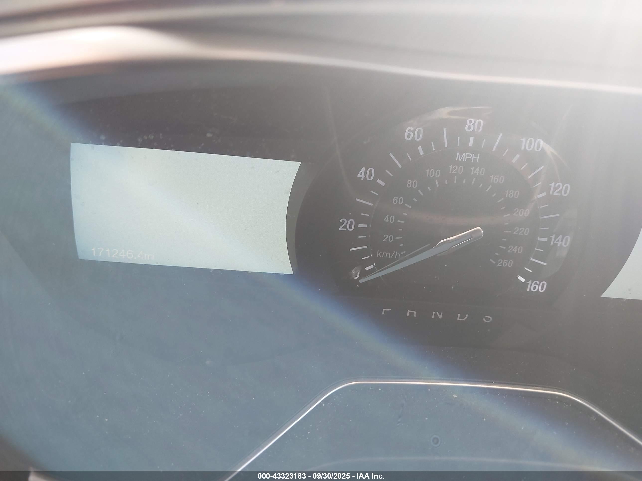 FORD FUSION image 7
