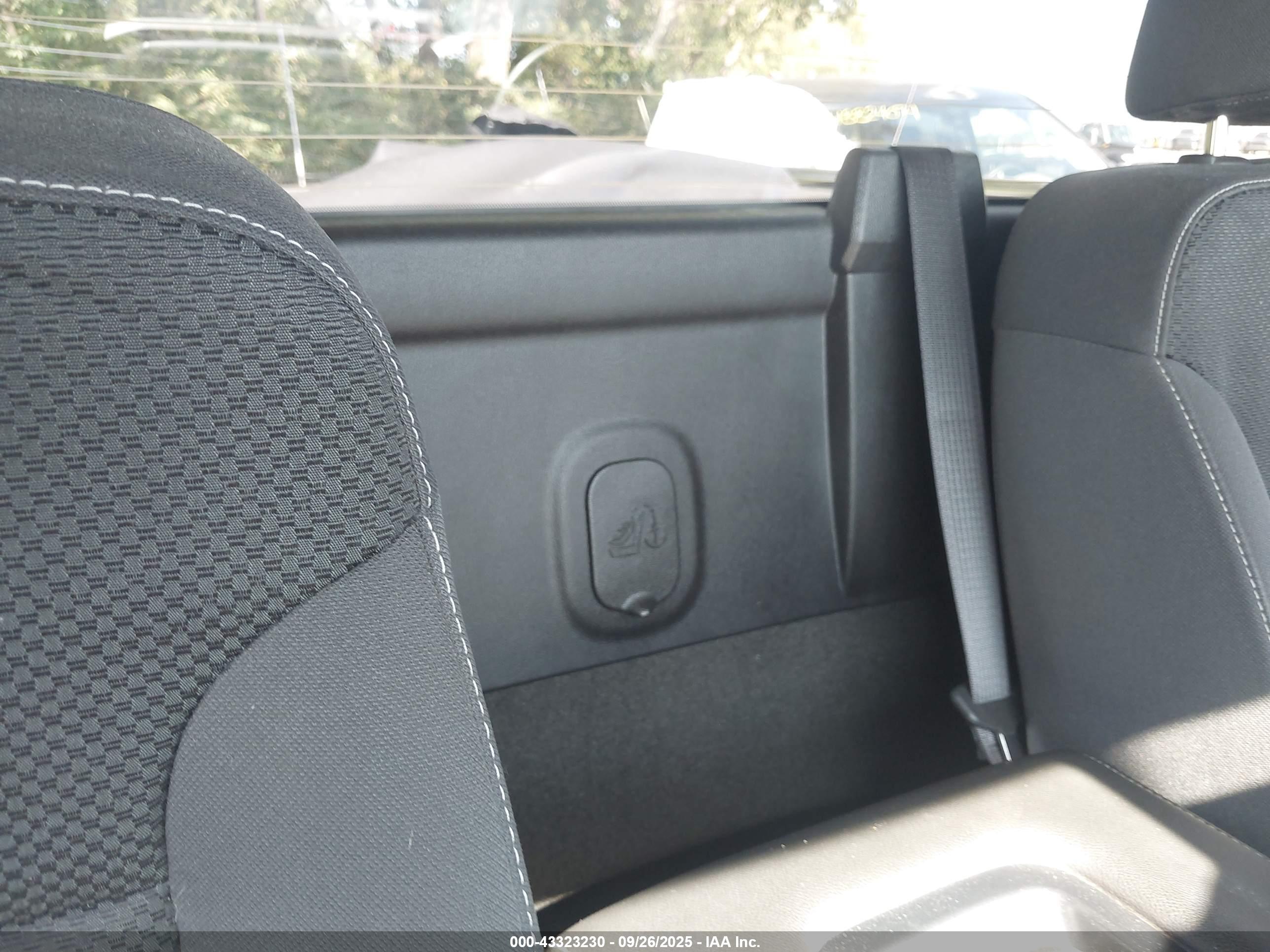 CHEVROLET SILVERADO image 8
