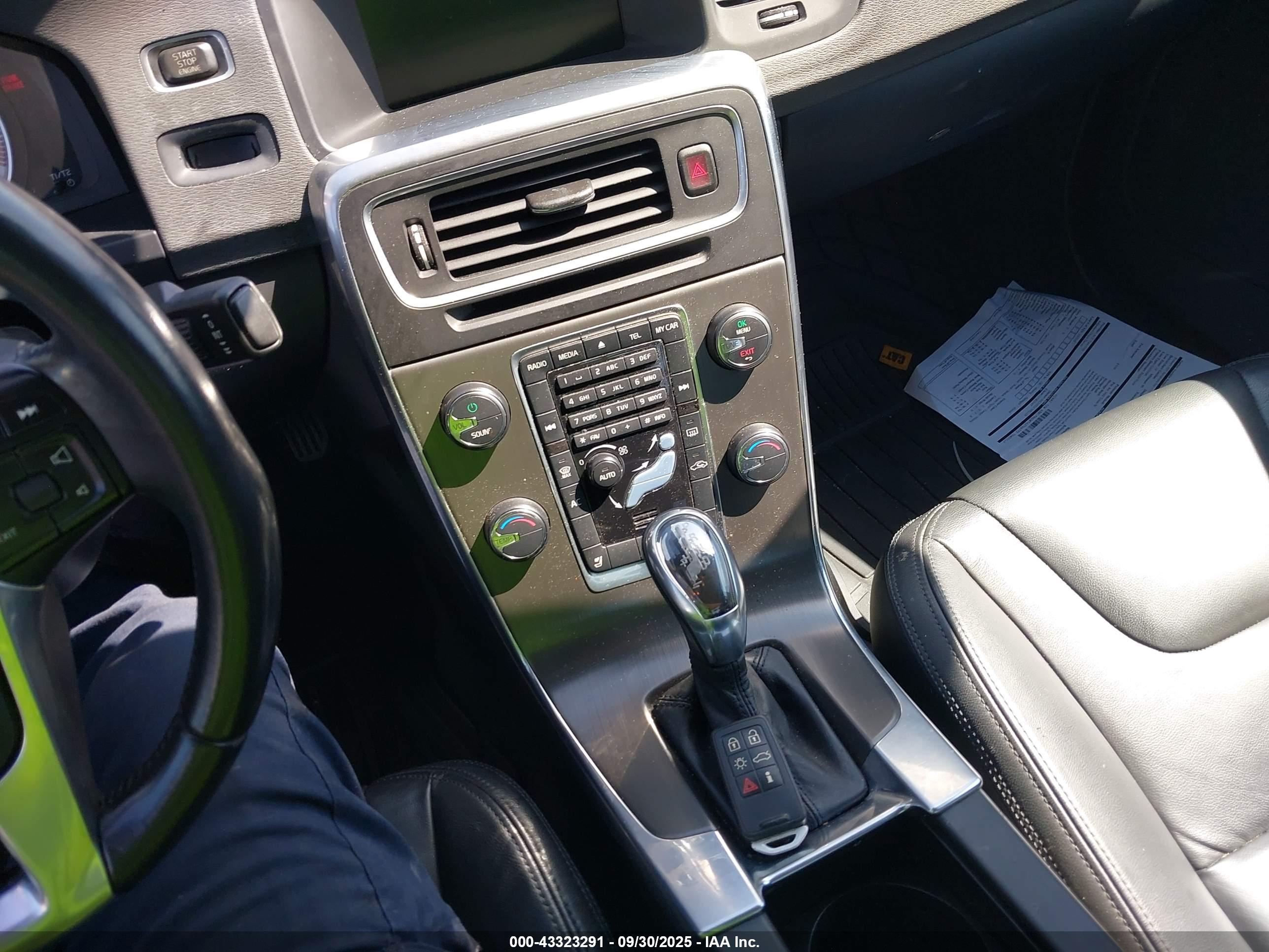 VOLVO S60 image 11