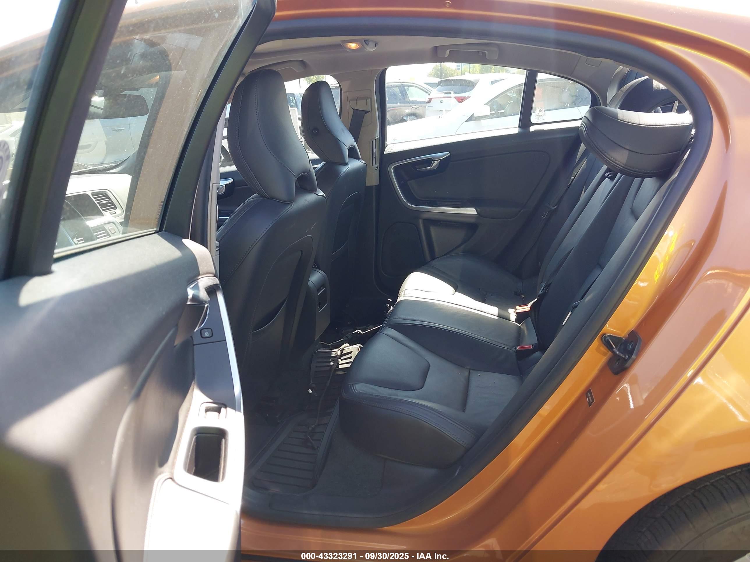 VOLVO S60 image 8