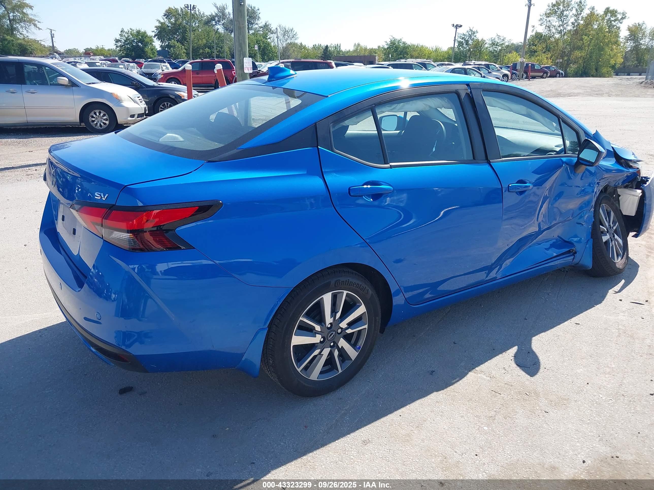NISSAN VERSA image 4