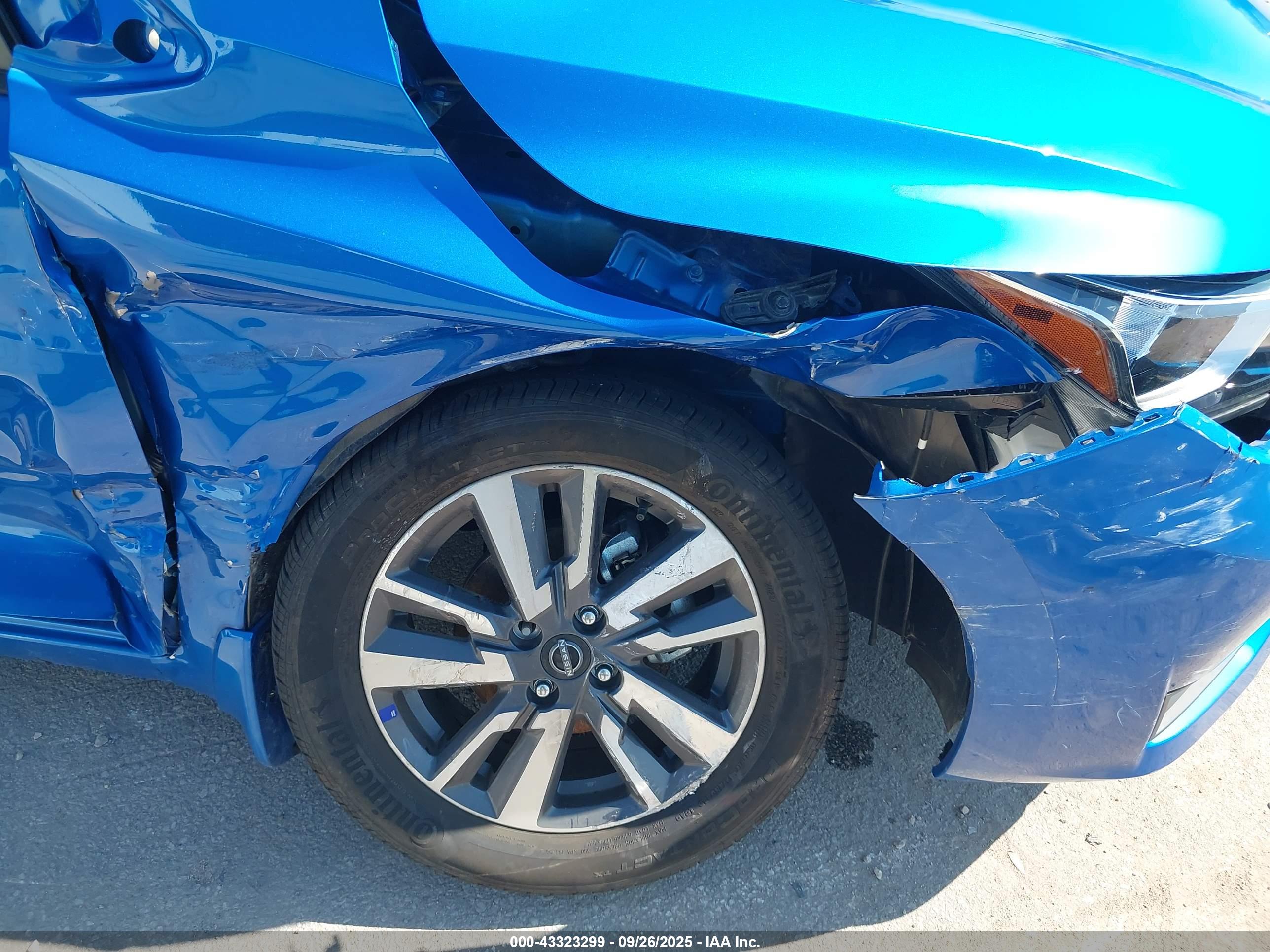 NISSAN VERSA image 6