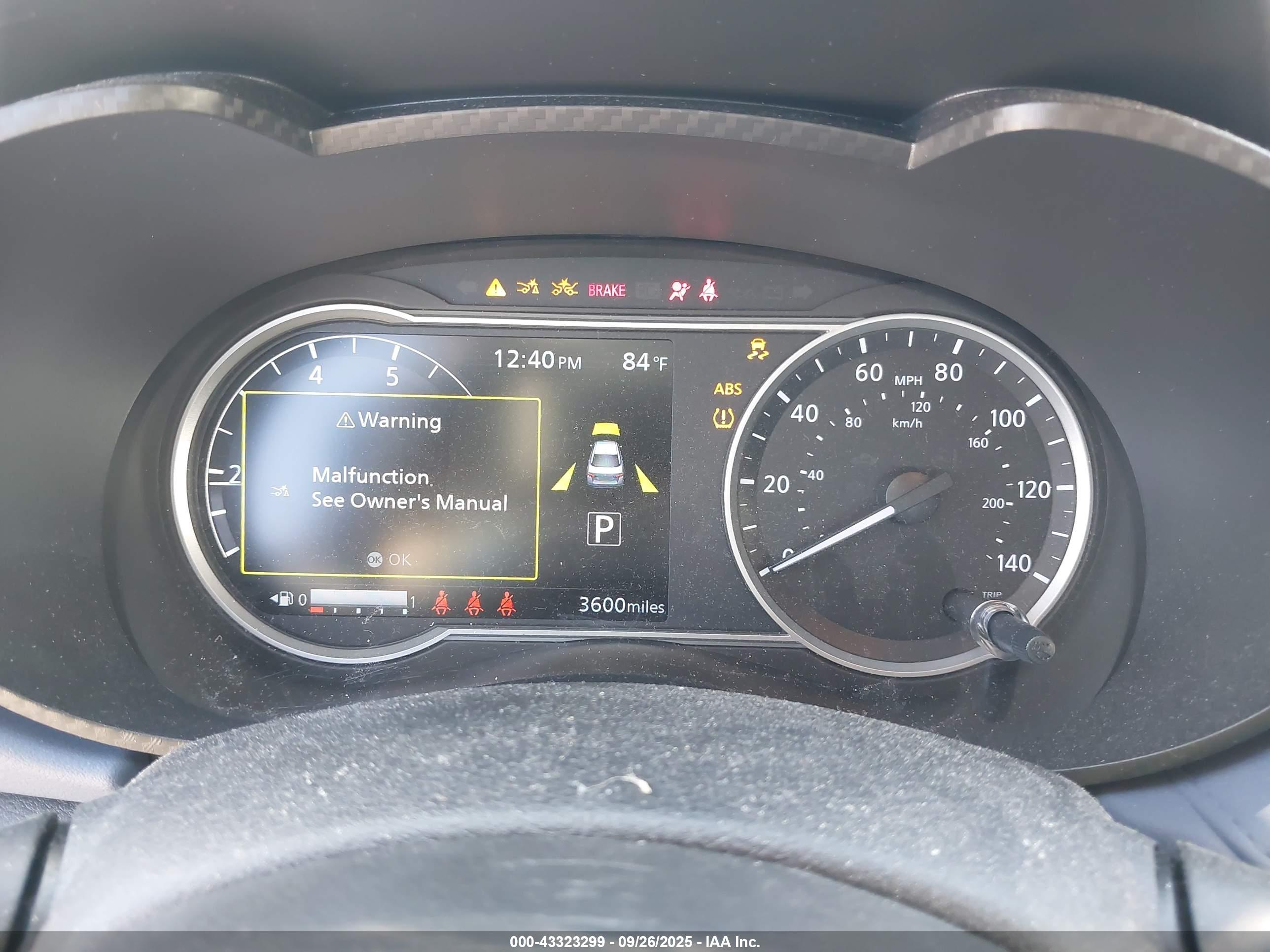 NISSAN VERSA image 7