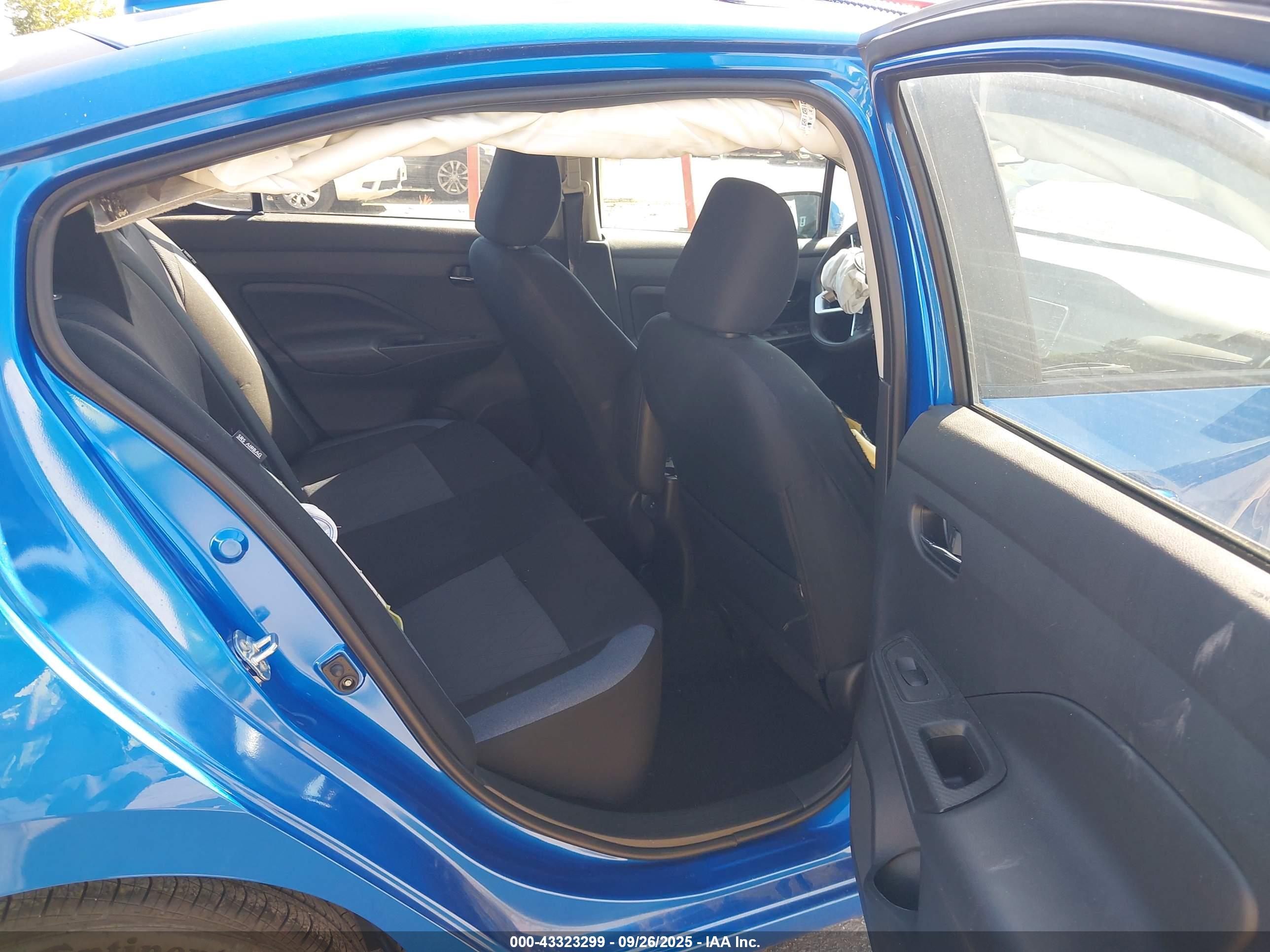 NISSAN VERSA image 8