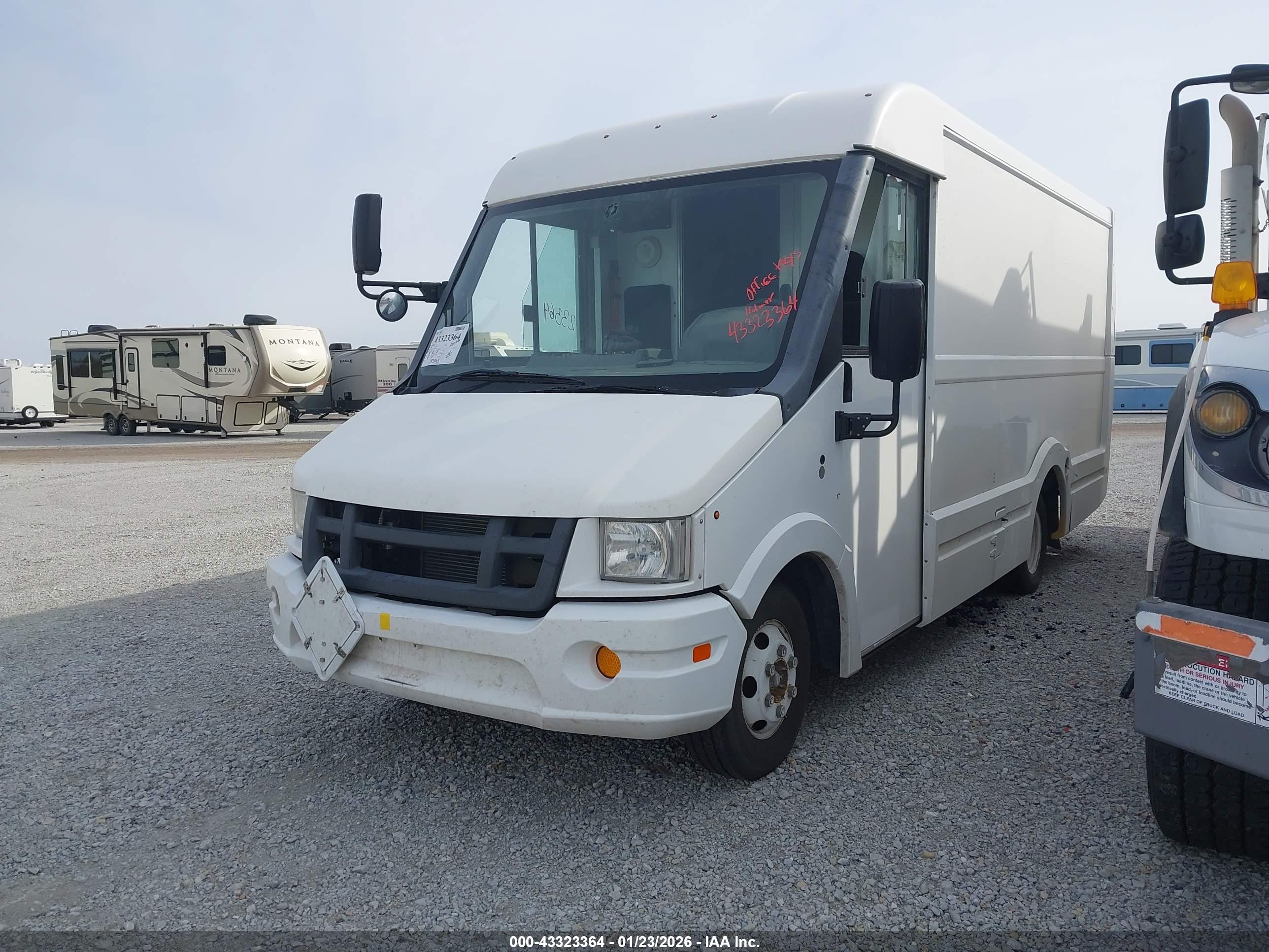 ISUZU NPR image 2