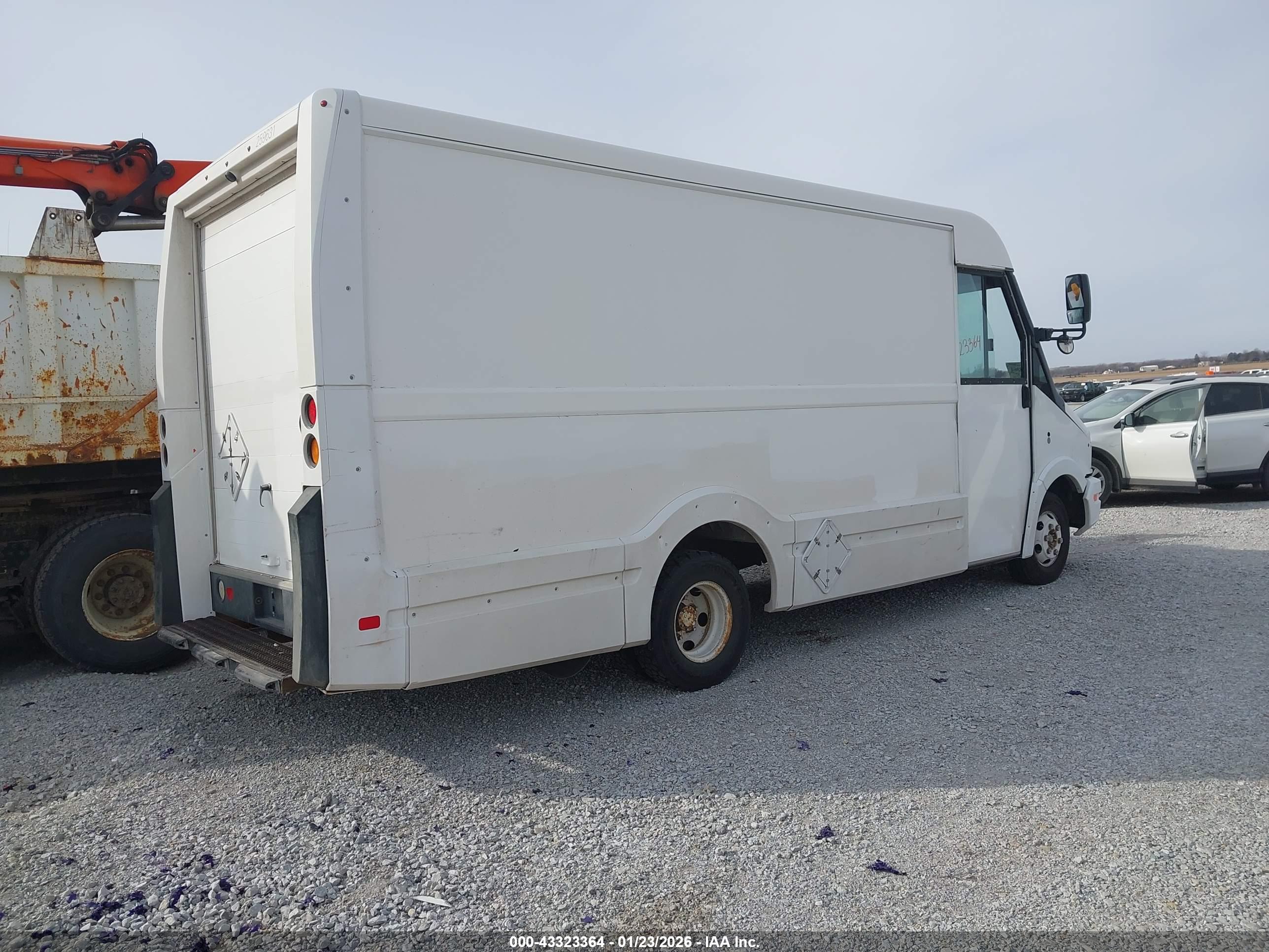 ISUZU NPR image 4
