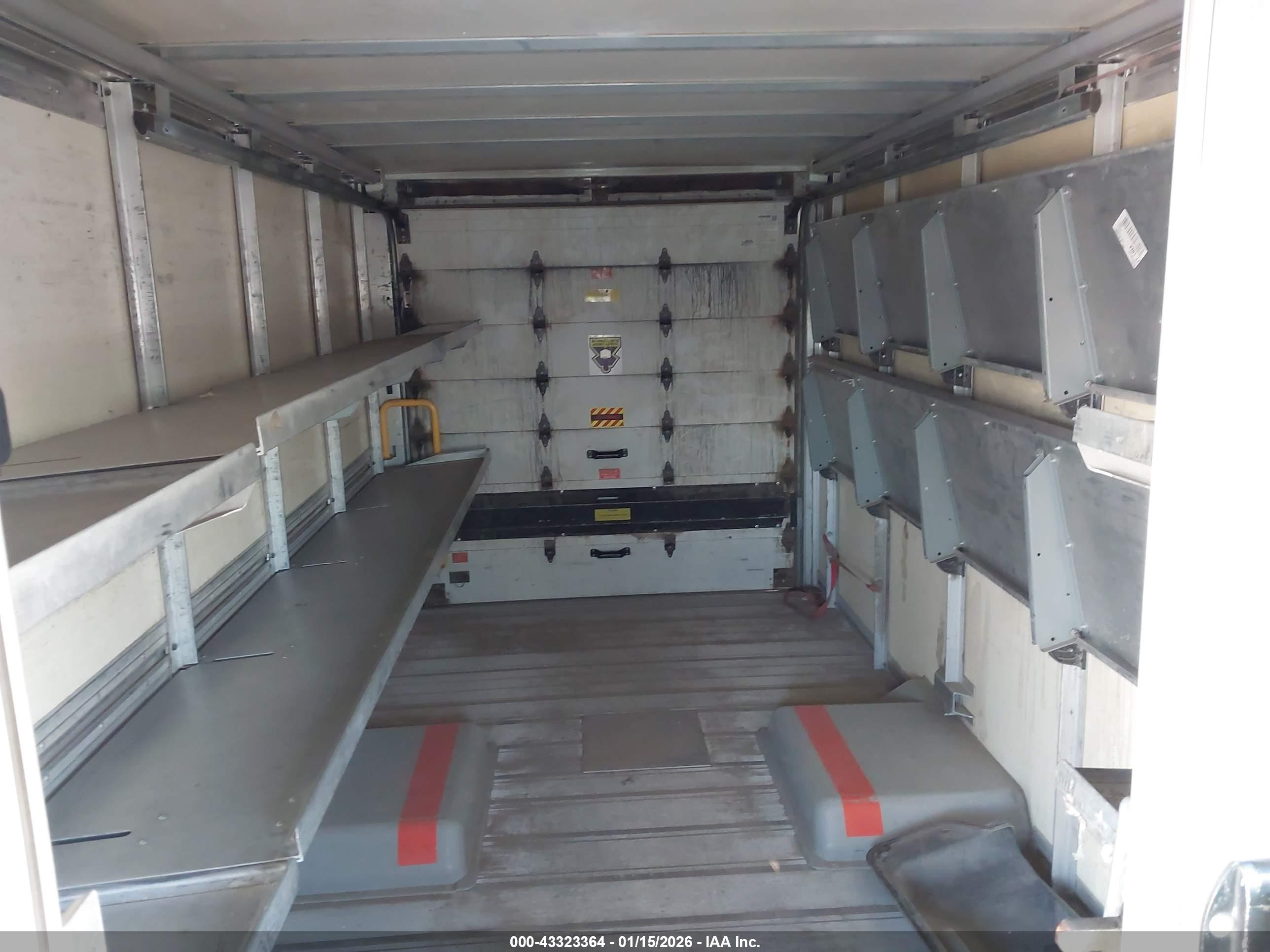 ISUZU NPR image 8