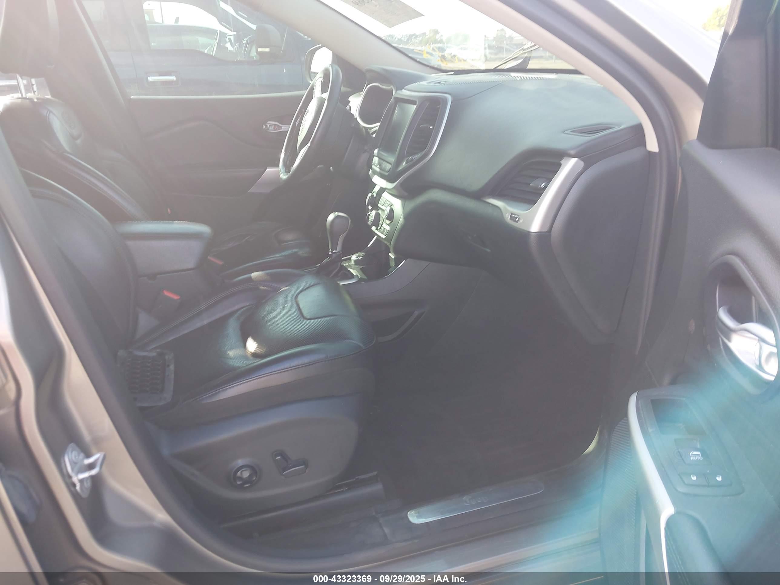 JEEP CHEROKEE image 5