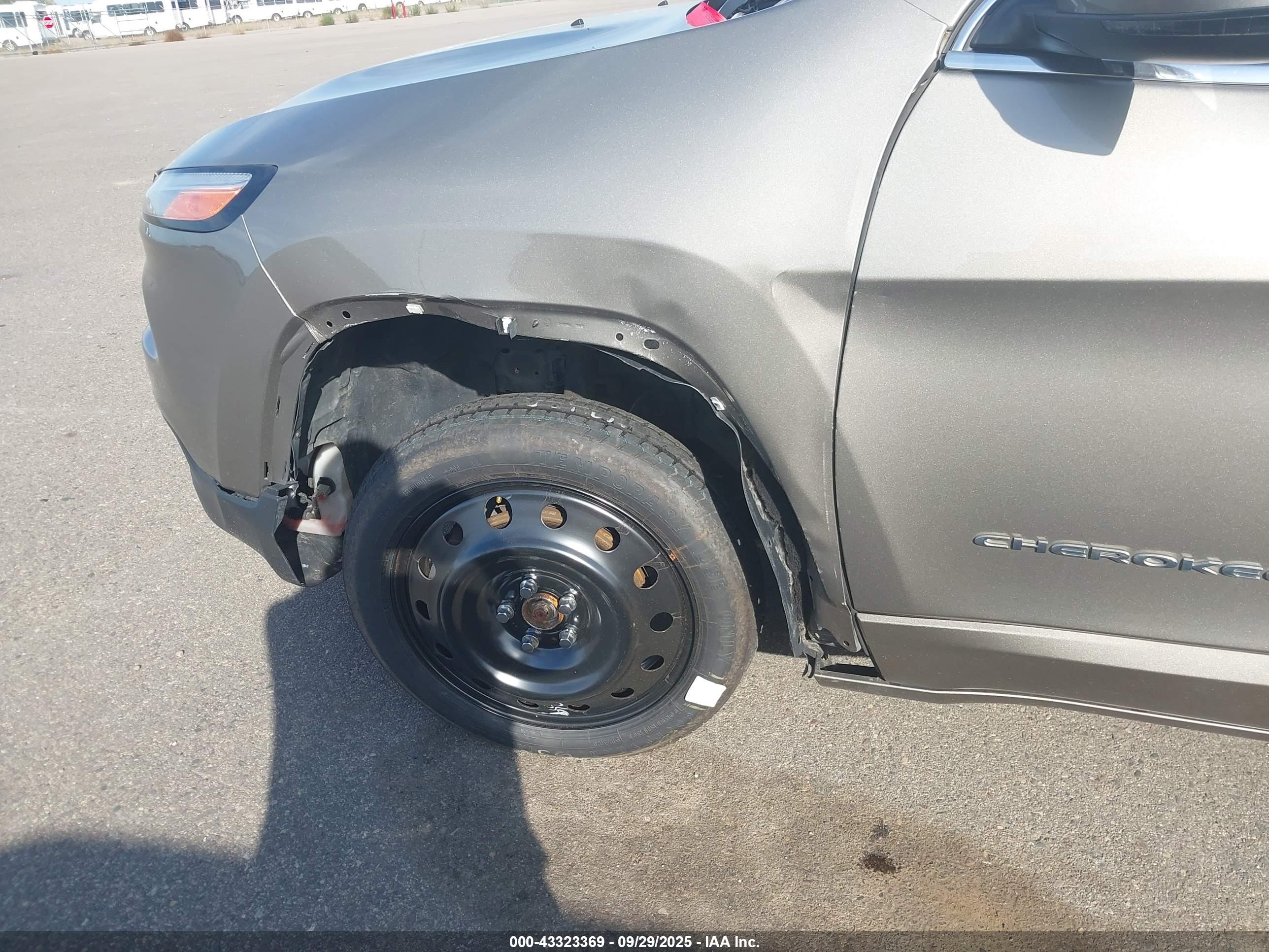JEEP CHEROKEE image 6