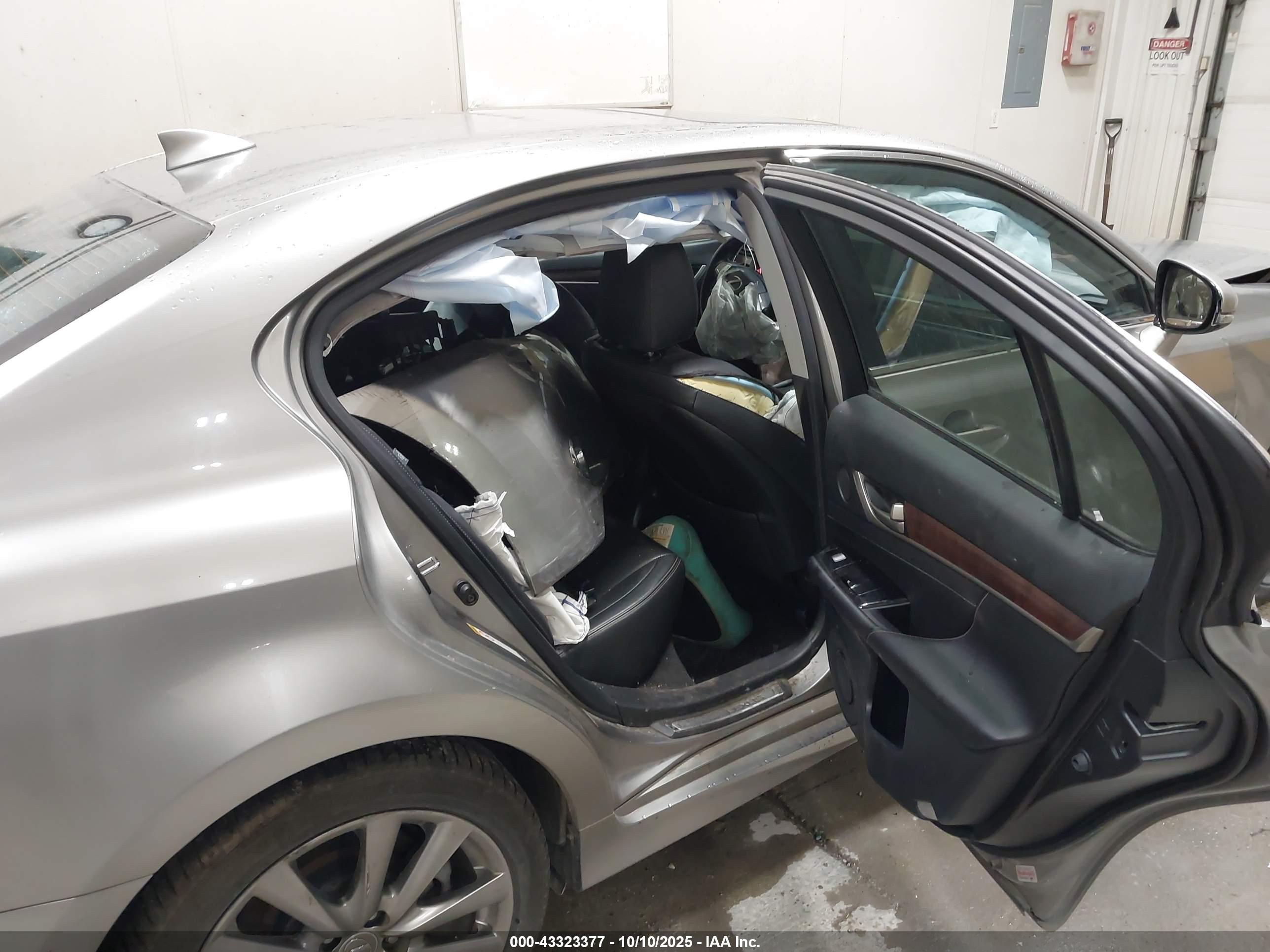 LEXUS GS image 8