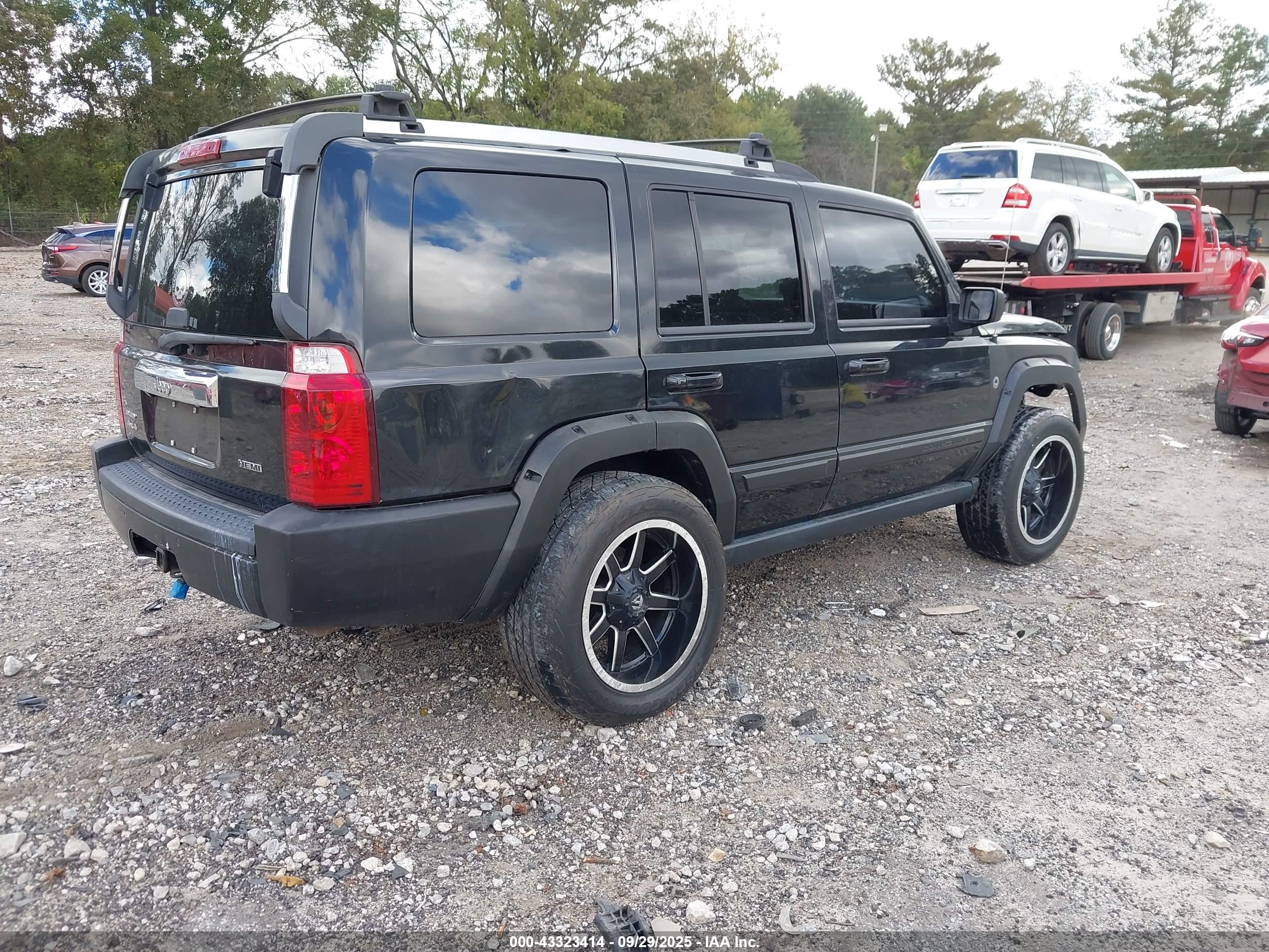 JEEP COMMANDER image 4