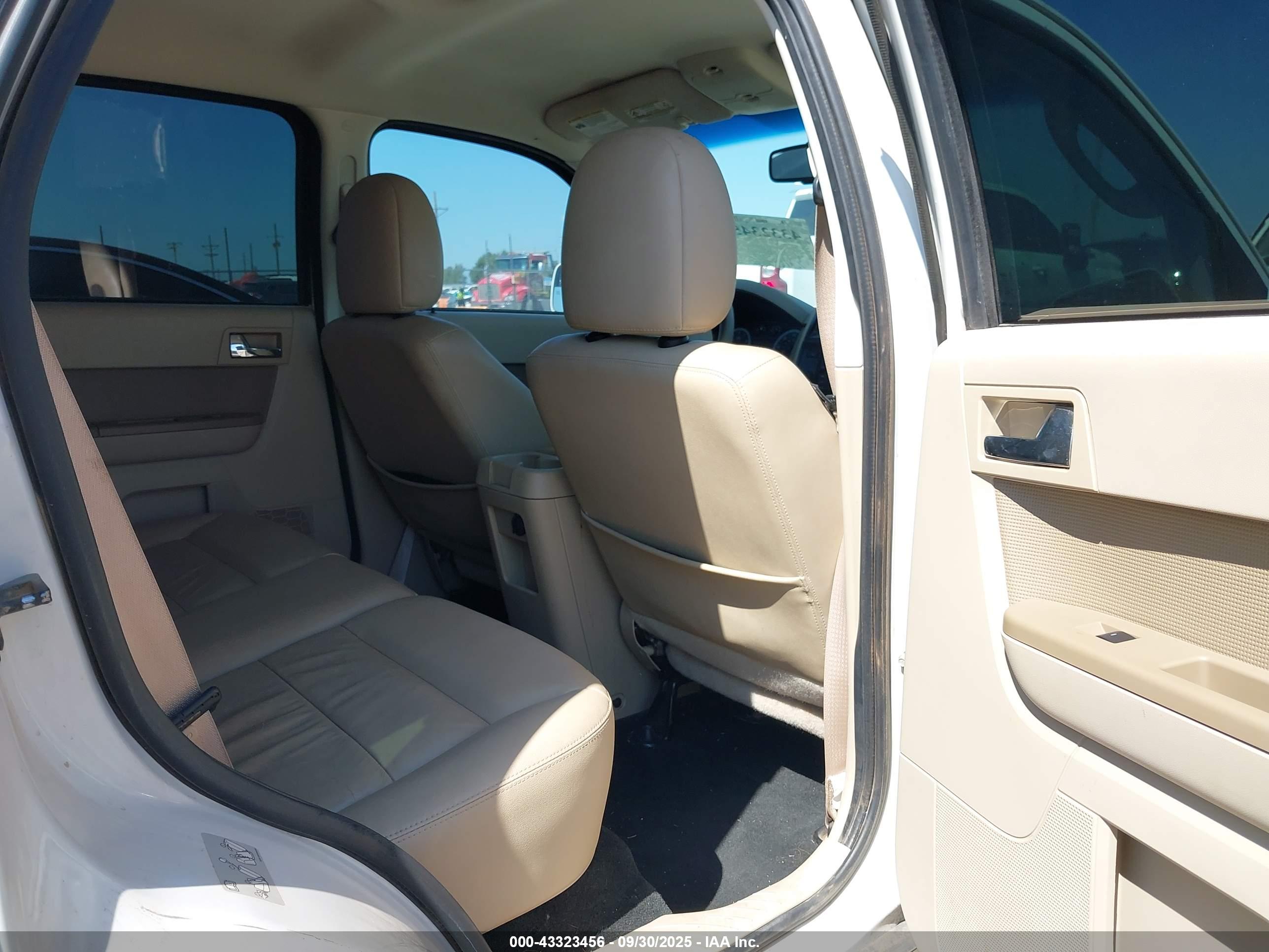 FORD ESCAPE image 8