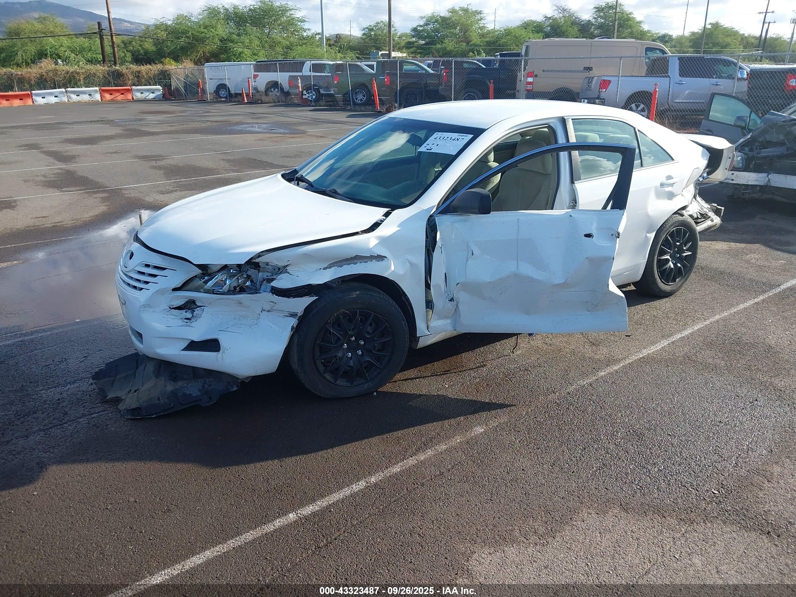 TOYOTA CAMRY image 2