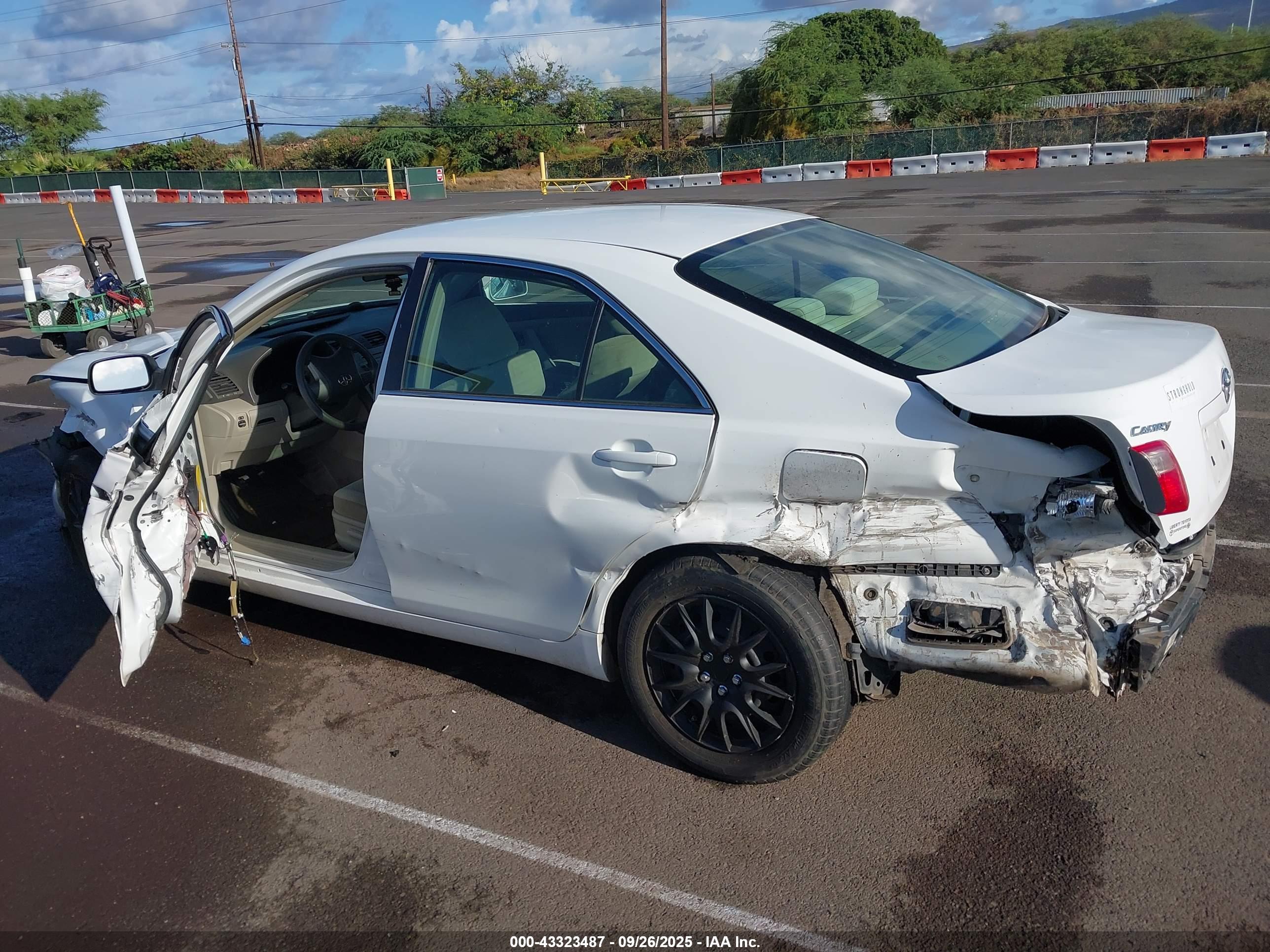 TOYOTA CAMRY image 6