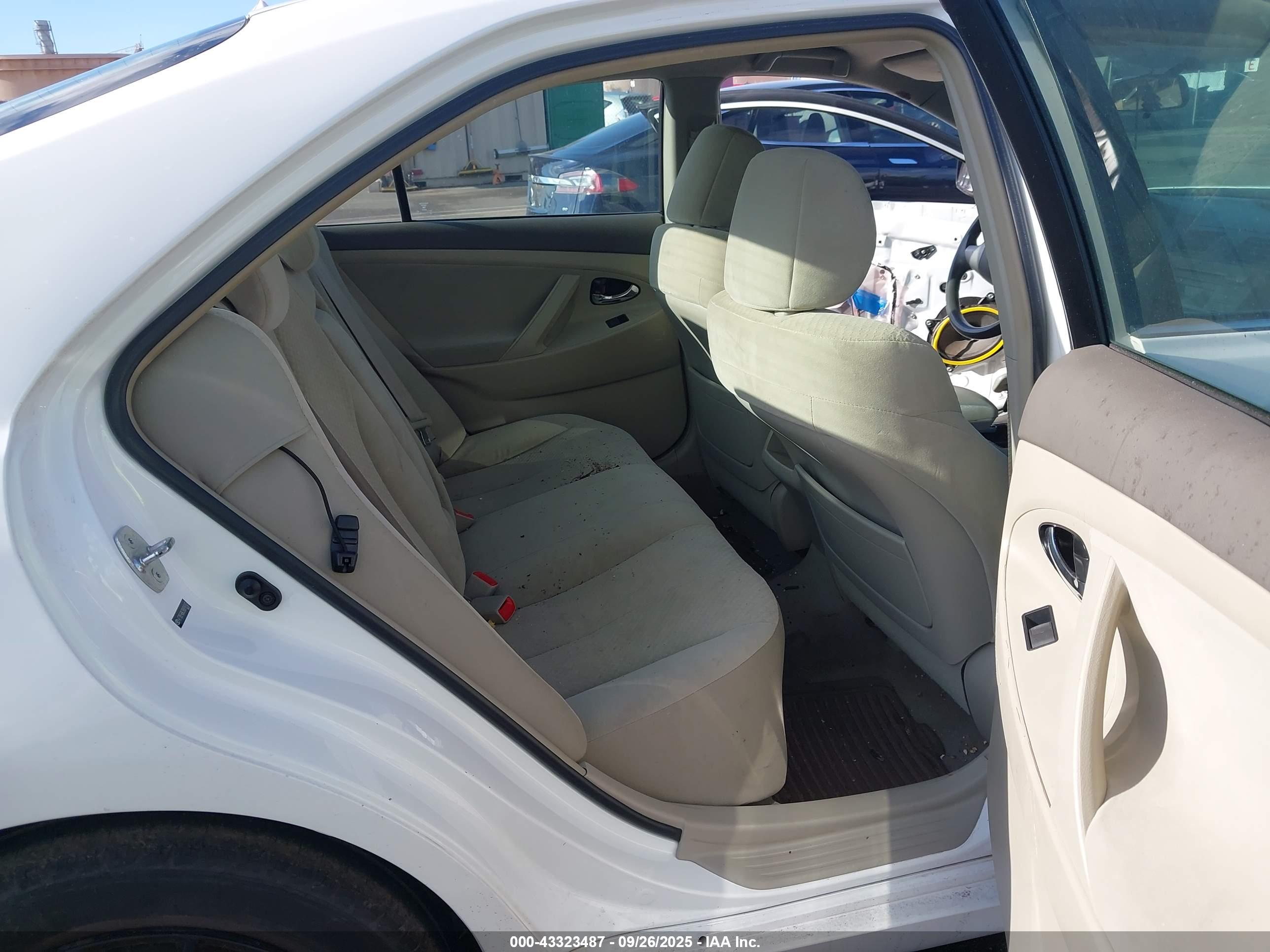 TOYOTA CAMRY image 8