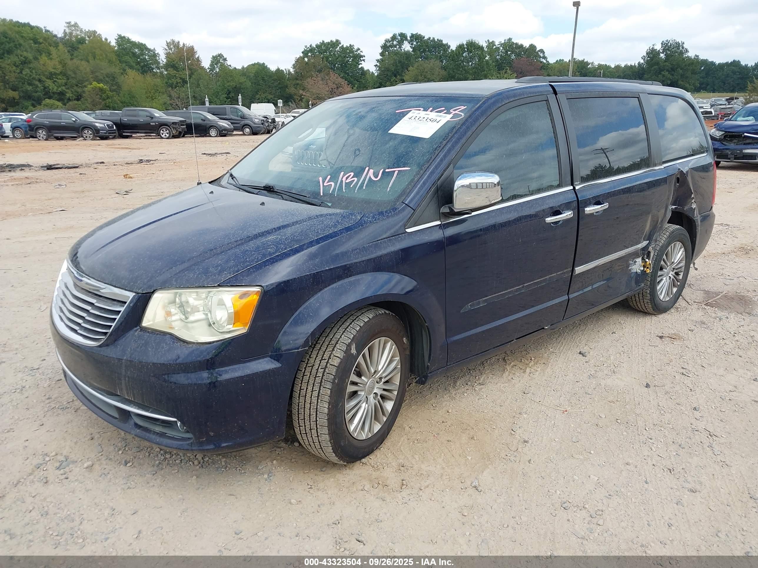 CHRYSLER TOWN image 2