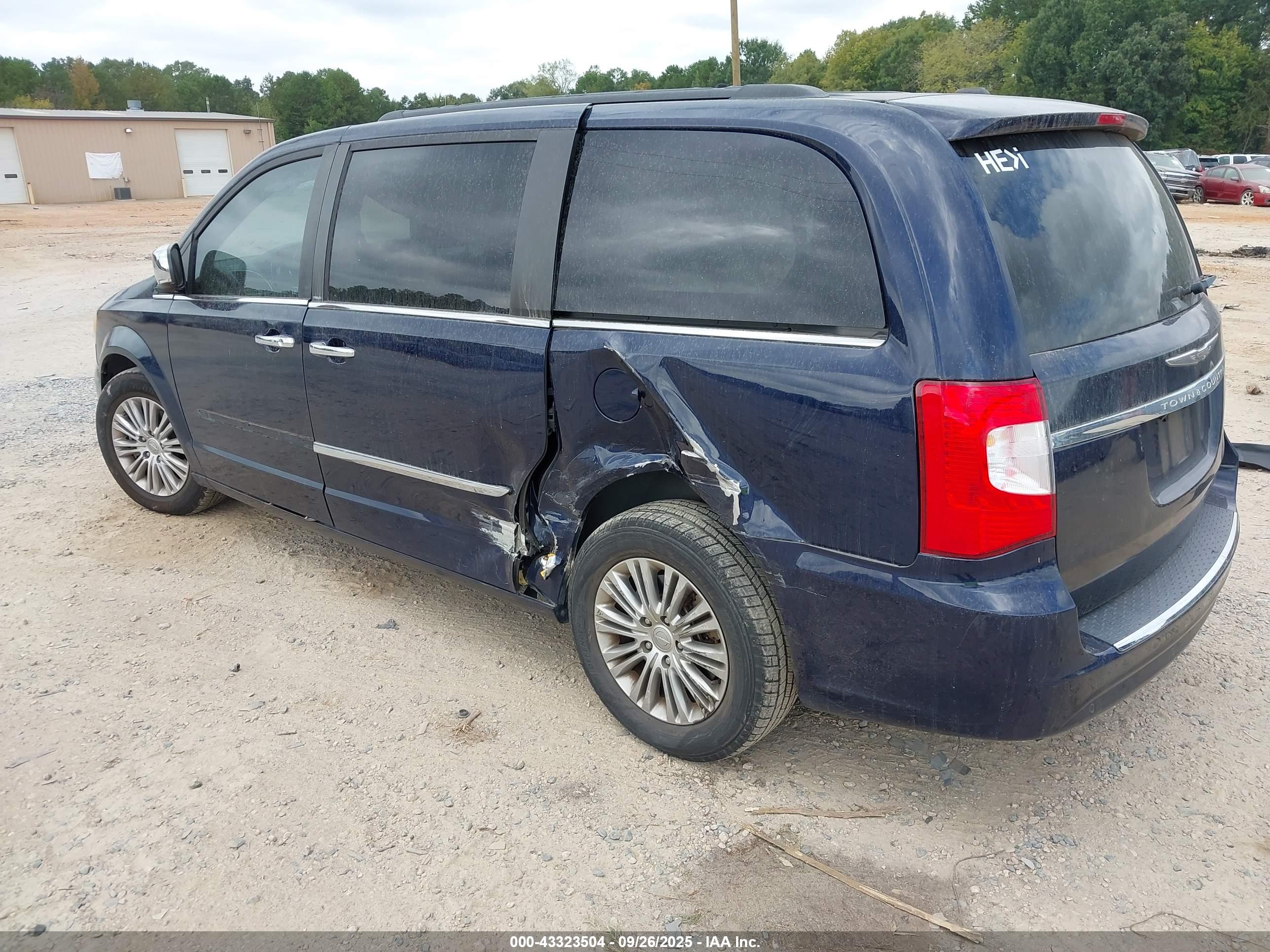 CHRYSLER TOWN image 3
