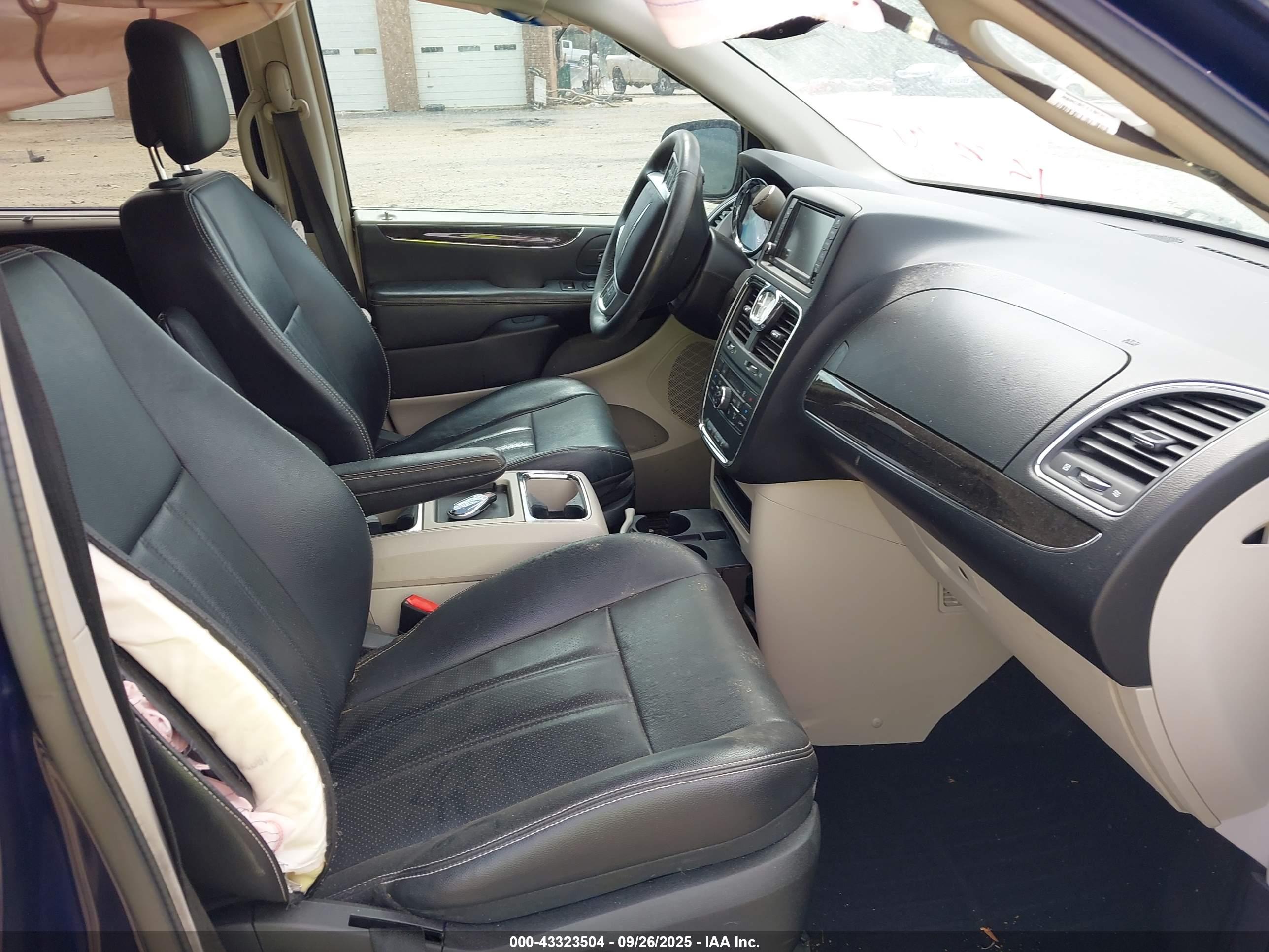CHRYSLER TOWN image 5