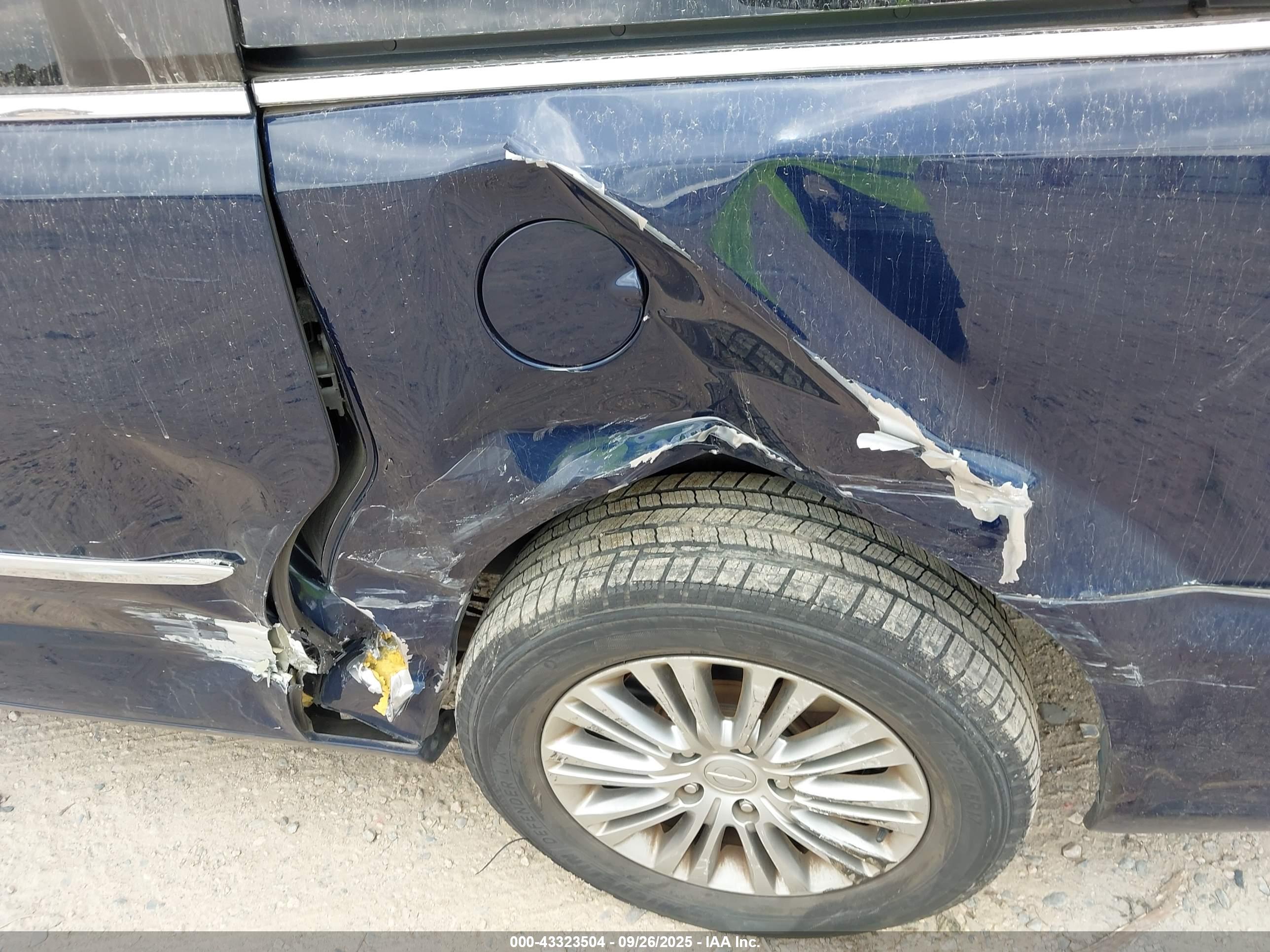 CHRYSLER TOWN image 6