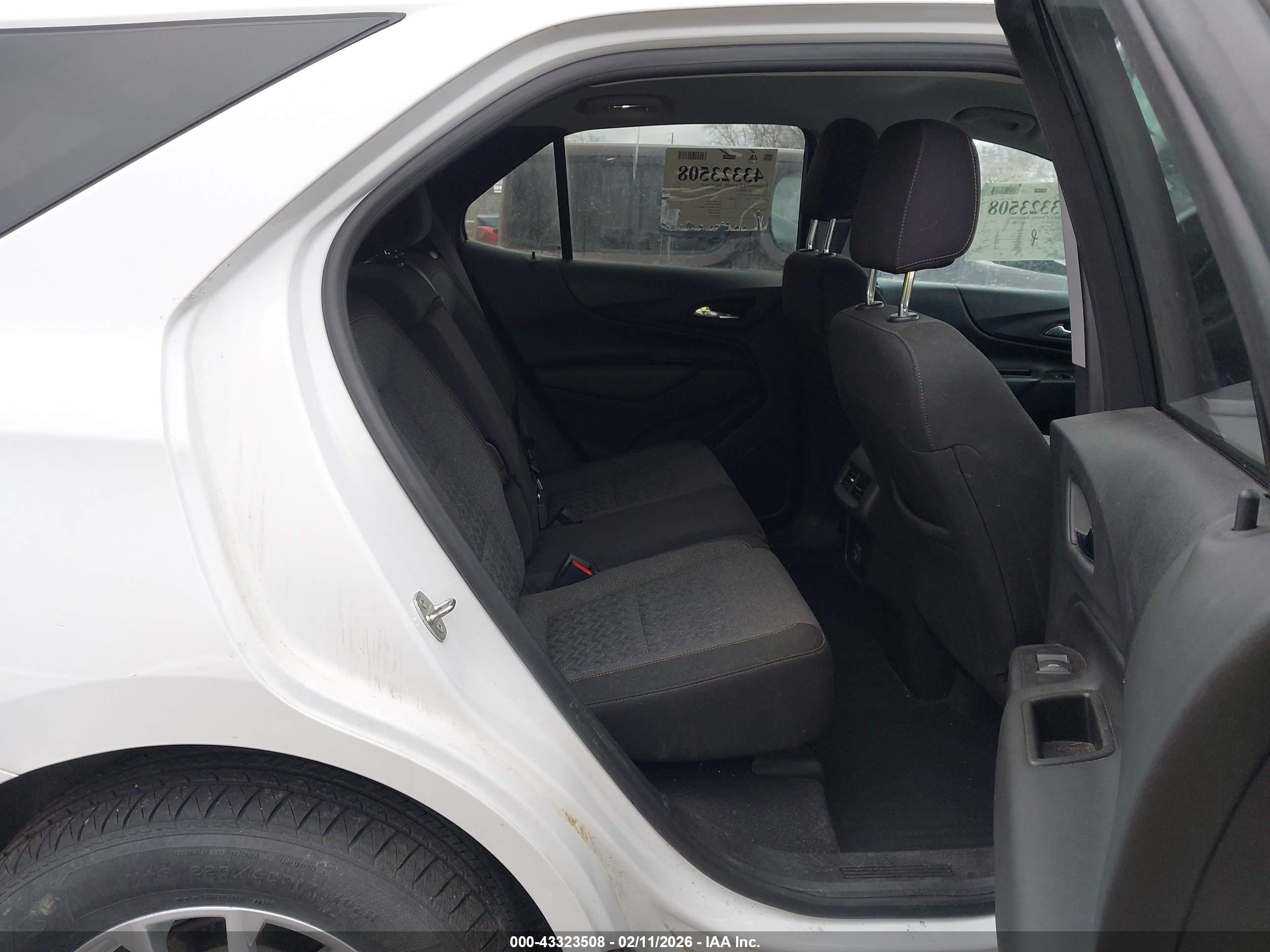 CHEVROLET EQUINOX image 8