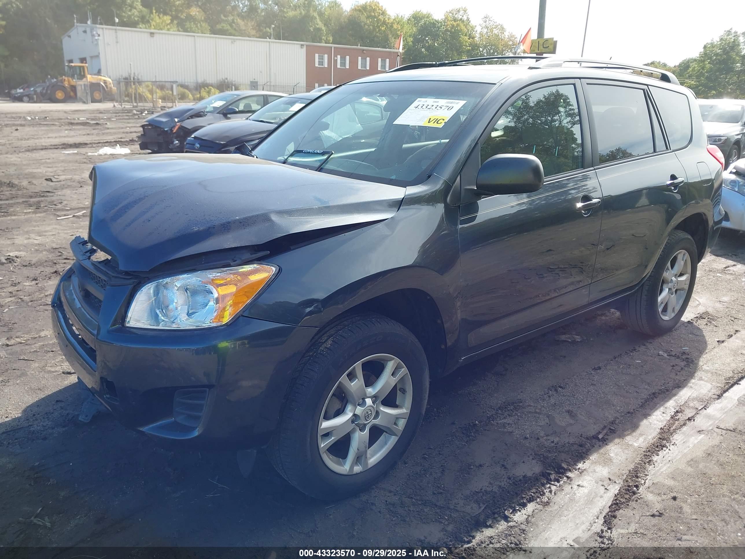 TOYOTA RAV4 image 2