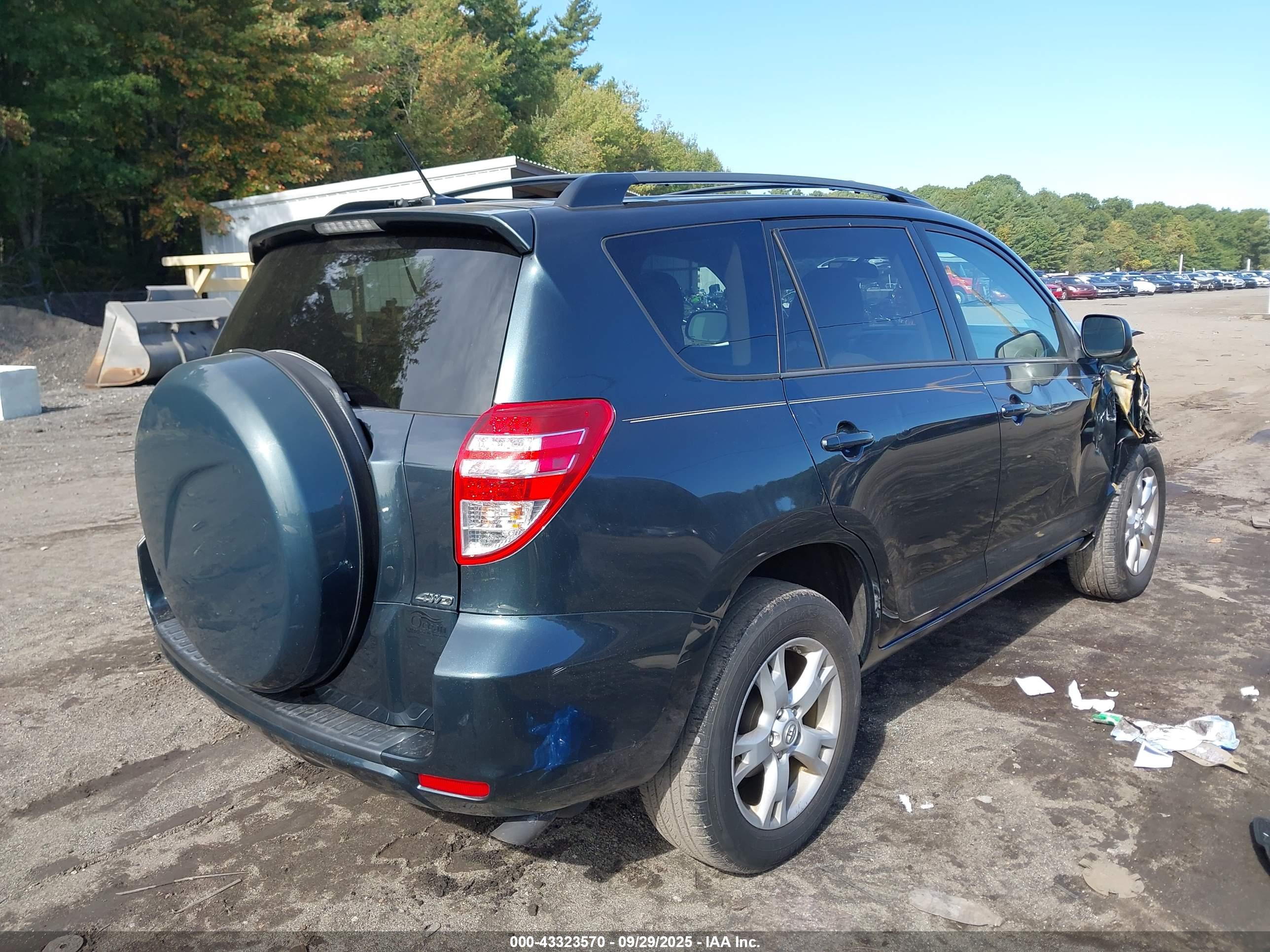 TOYOTA RAV4 image 4