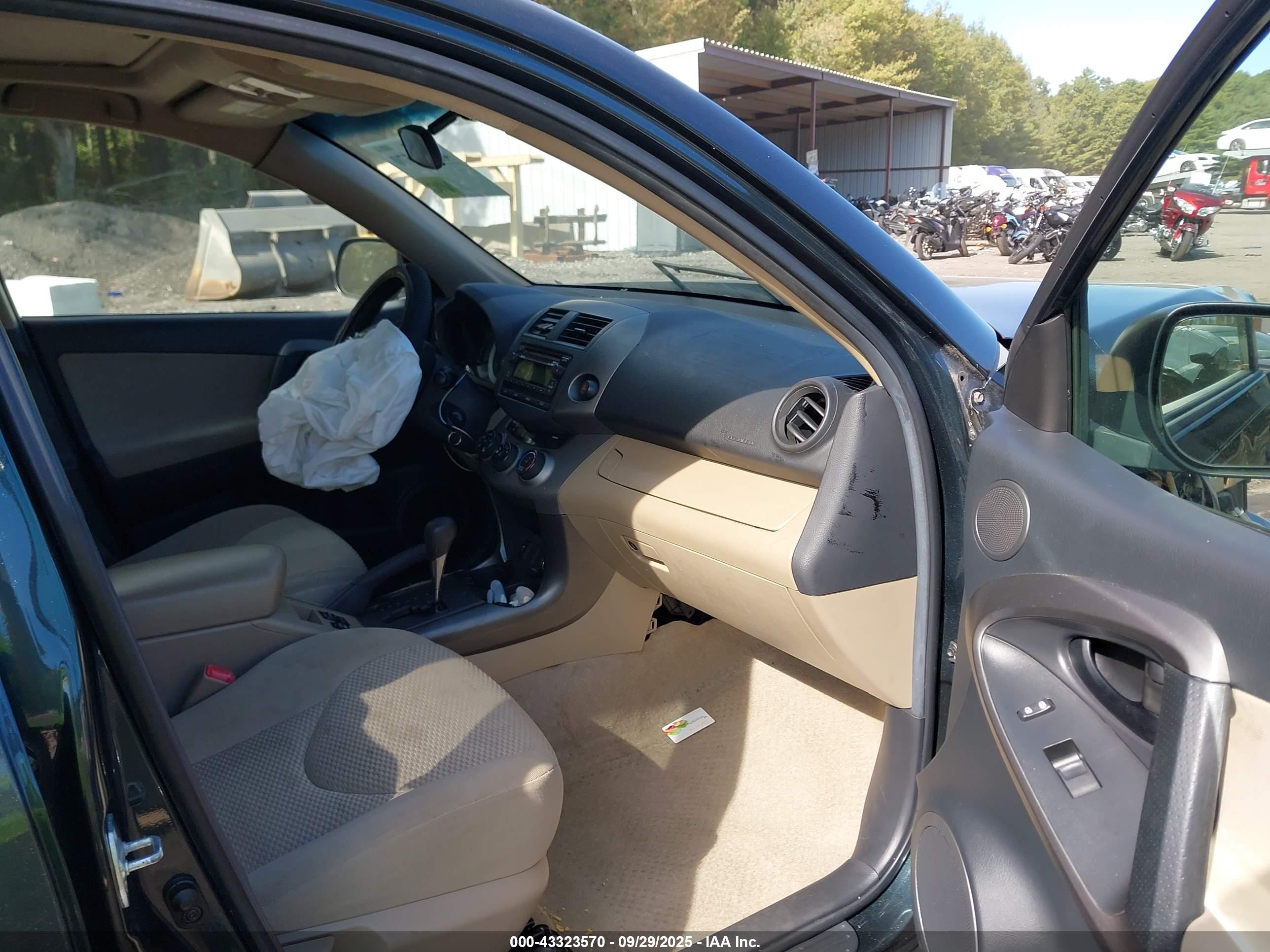 TOYOTA RAV4 image 5