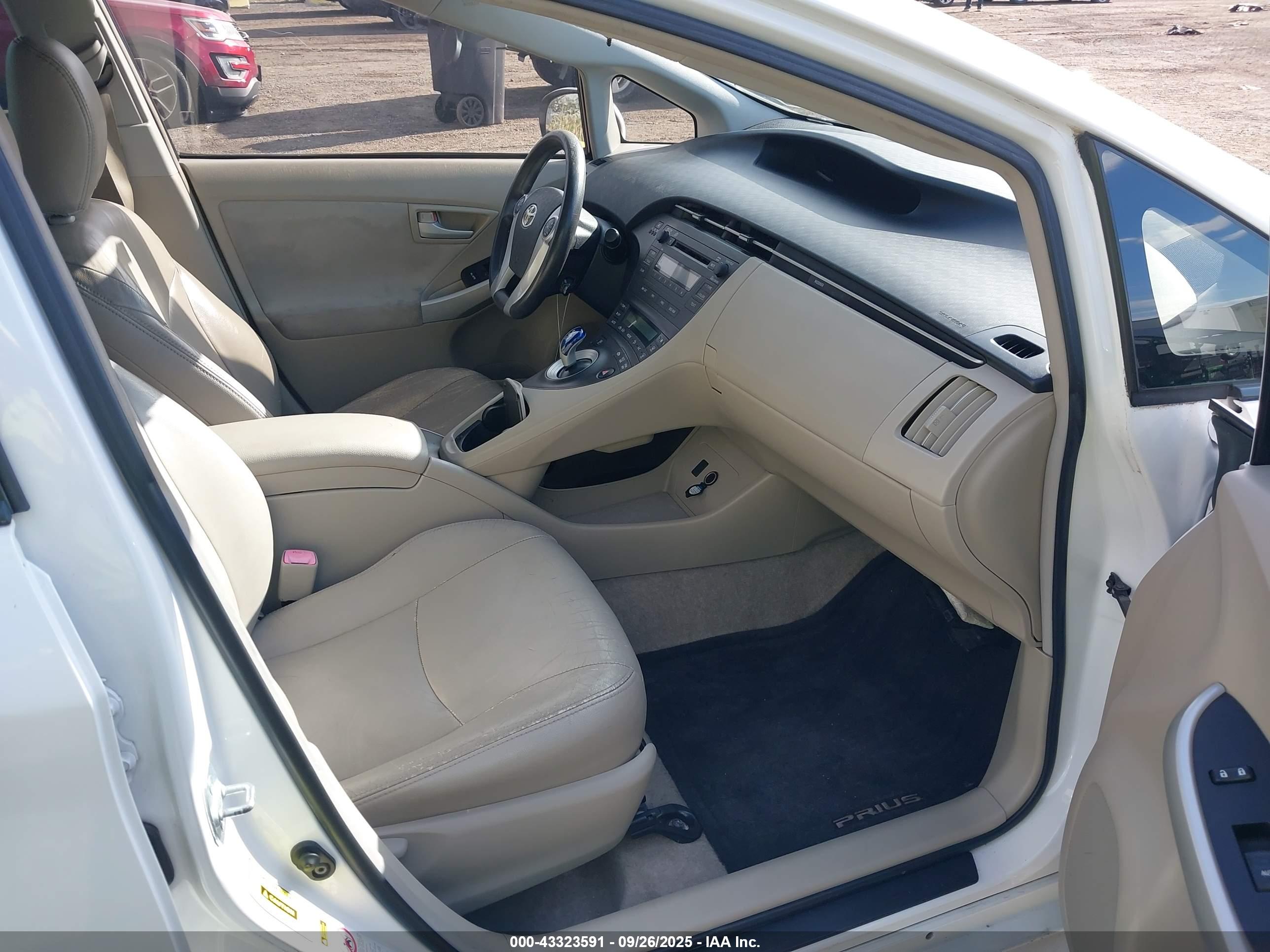 TOYOTA PRIUS image 5
